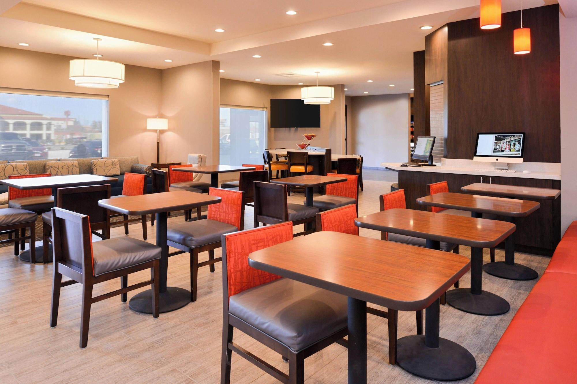 Restaurant TownePlace Suites by Marriott Laplace