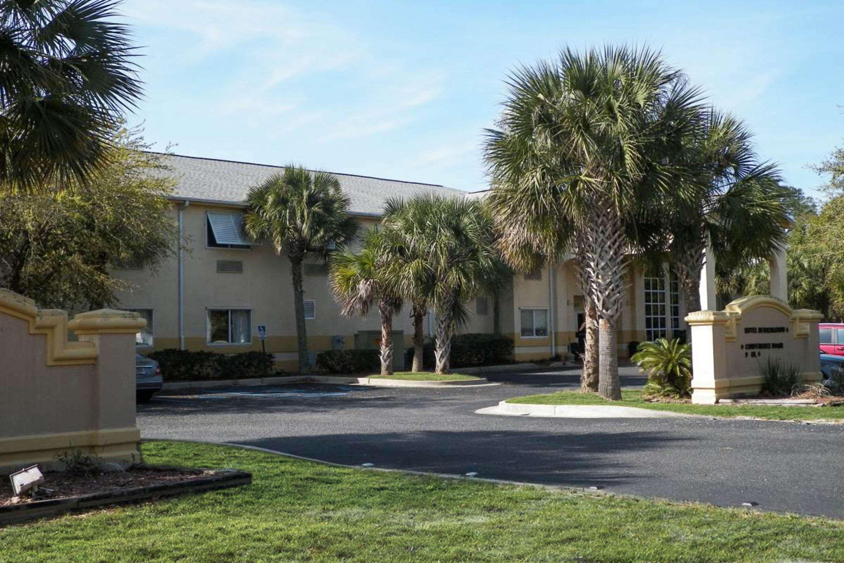 Vista Exterior Quality Inn Ft. Morgan Road-Hwy 59
