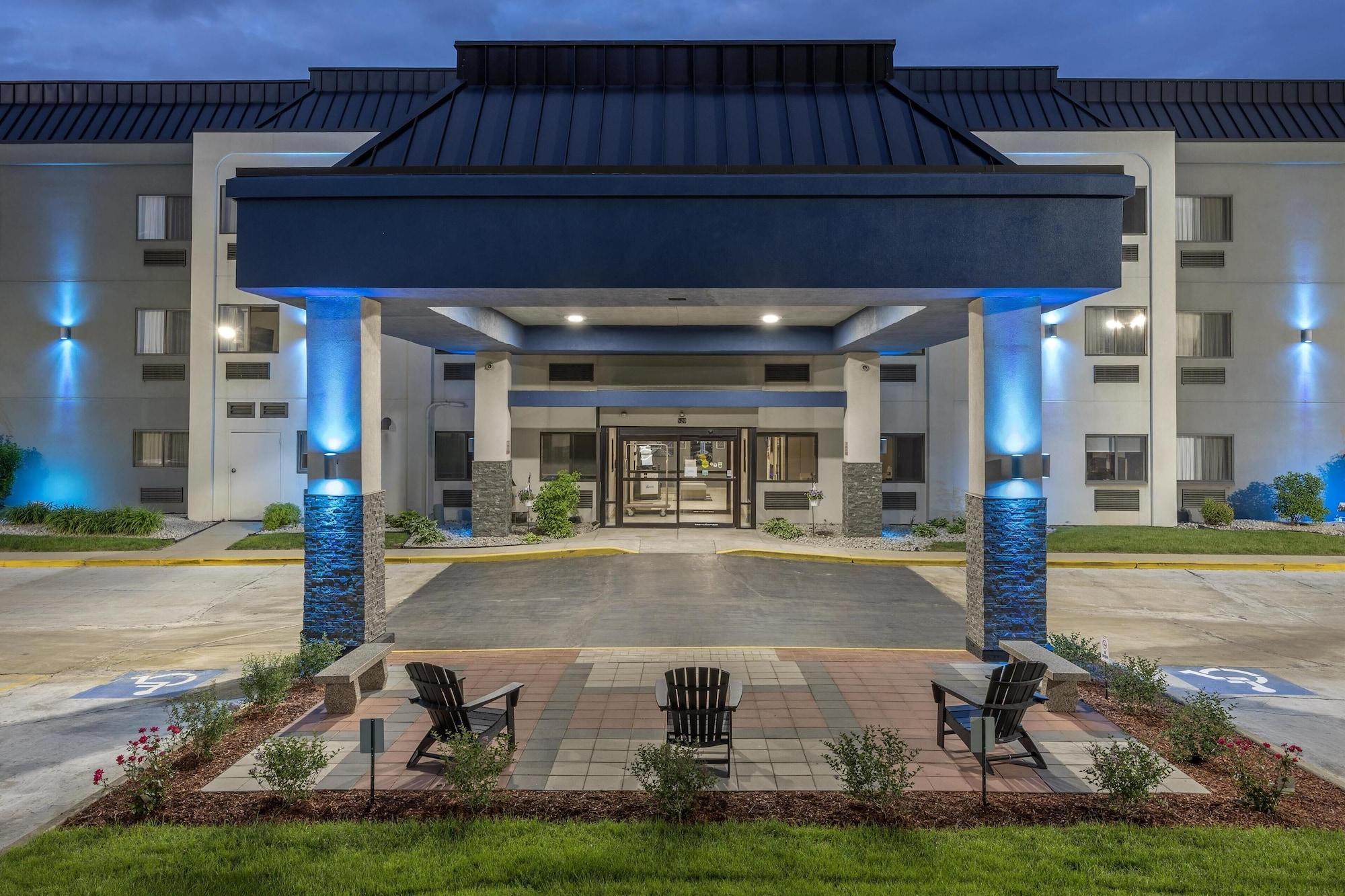 Vista Exterior Best Western Bolingbrook Hotel