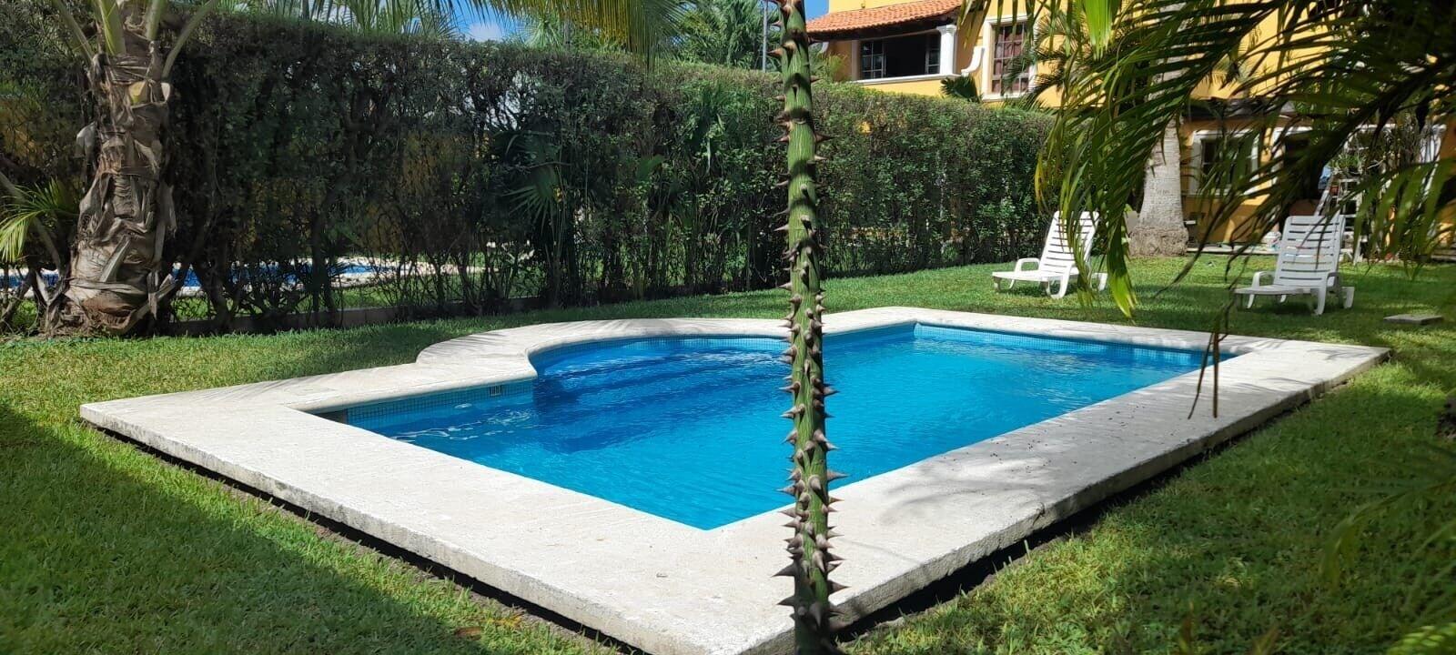Varios La Maison Bleue
