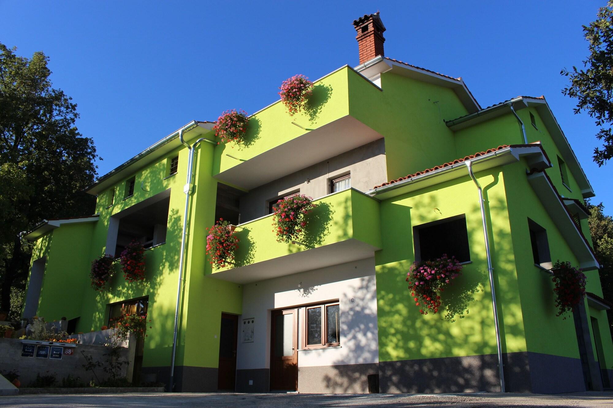 Varios Guesthouse Casetta Verde