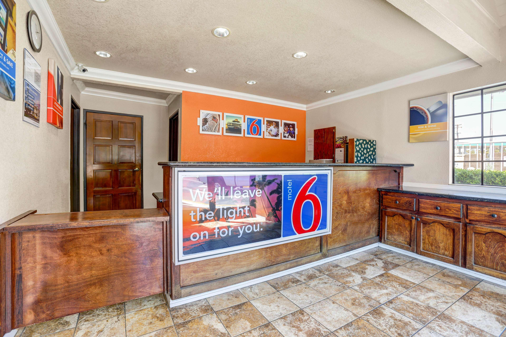 Vista Lobby Motel 6 Fresno, CA - Belmont Ave