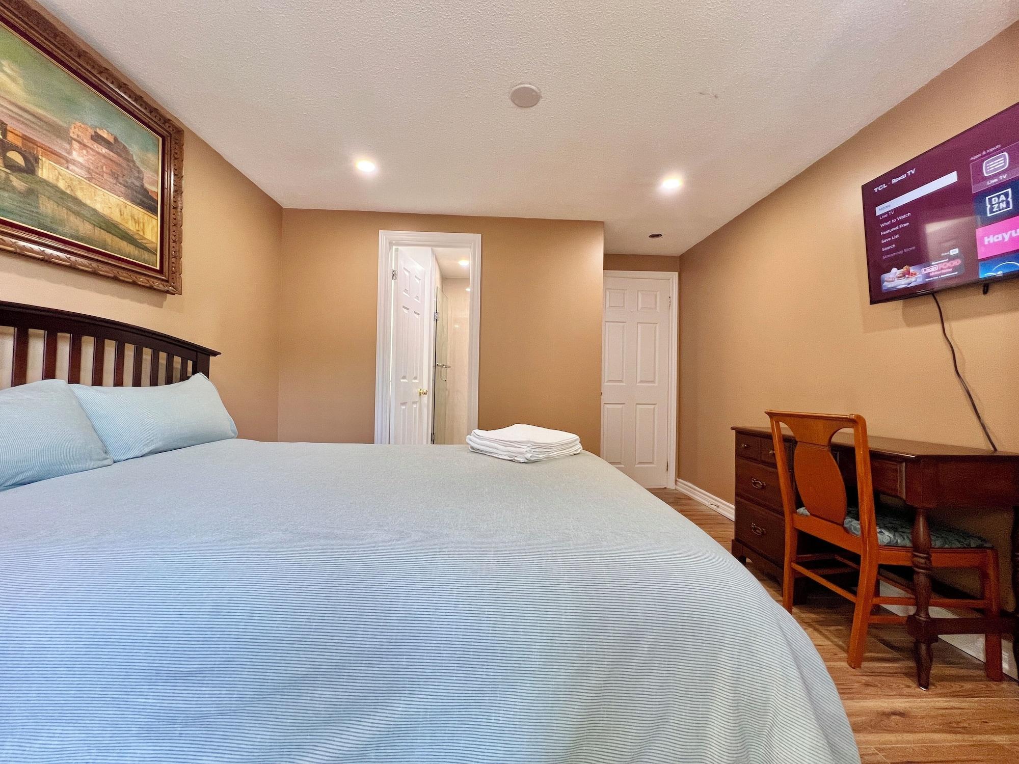 Varios Cozy Home Near Transit & Hillcrest Mall with Free Parking