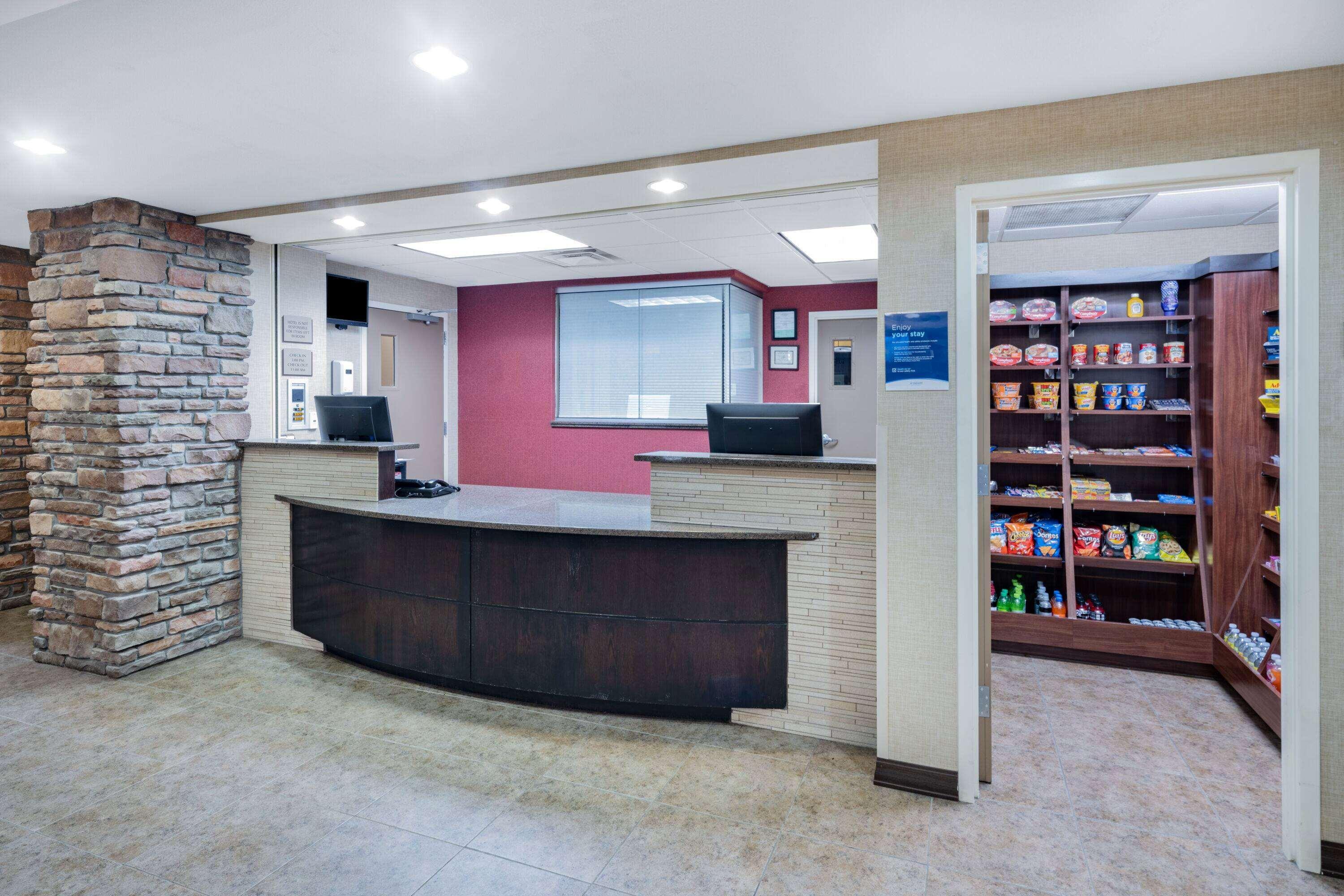 Vista Lobby Hawthorn Suites by Wyndham Williston