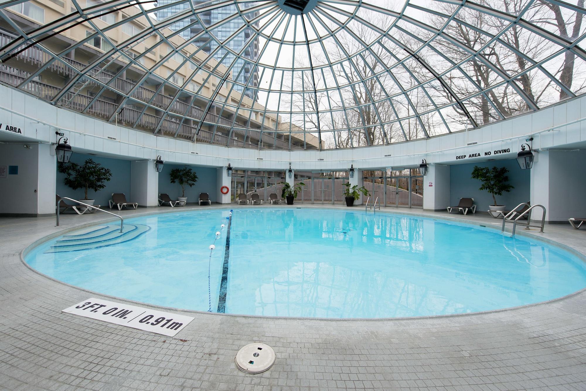 Vista Piscina Toronto Don Valley Hotel and Suites
