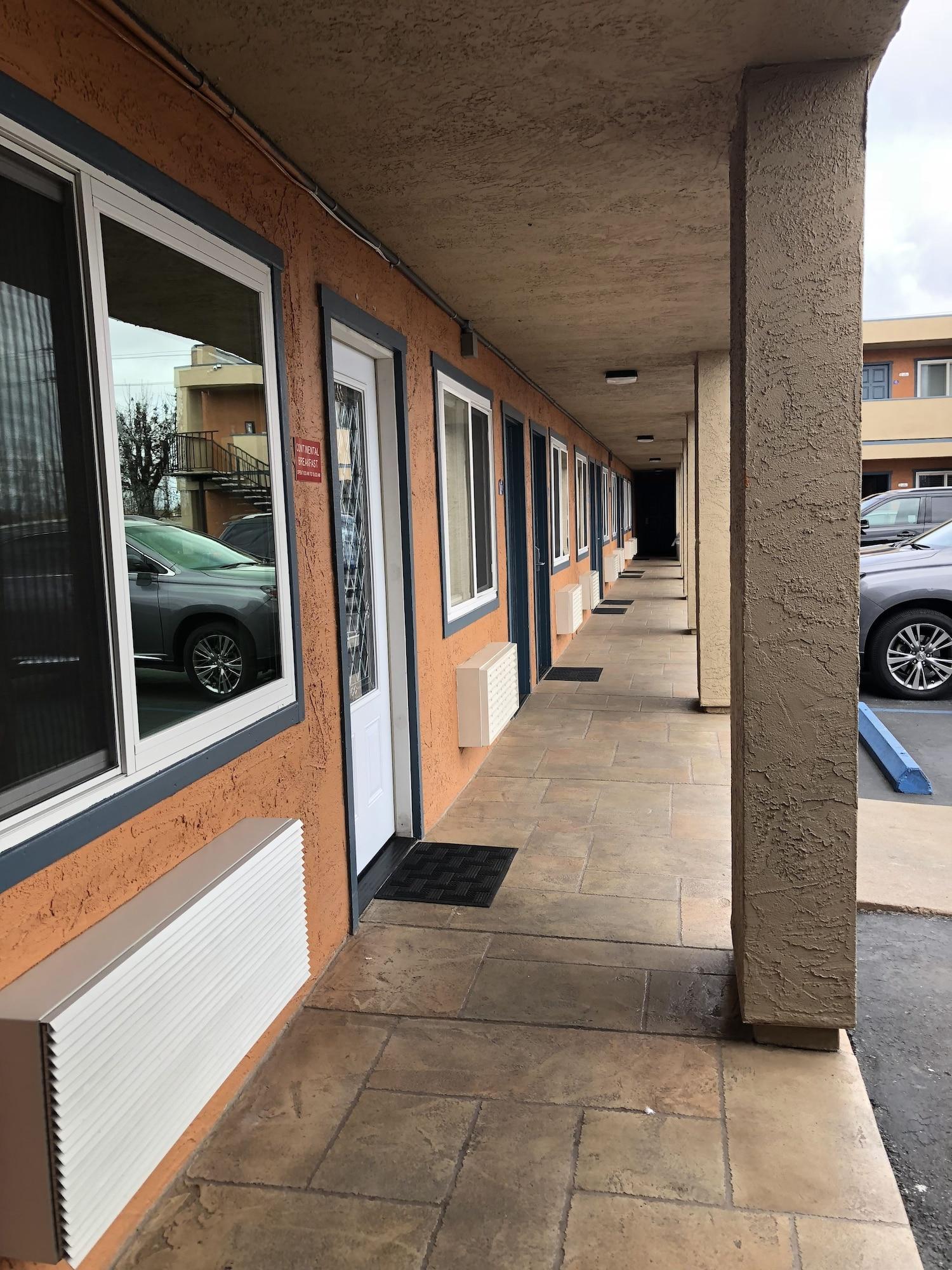 Varios Good Living Inn