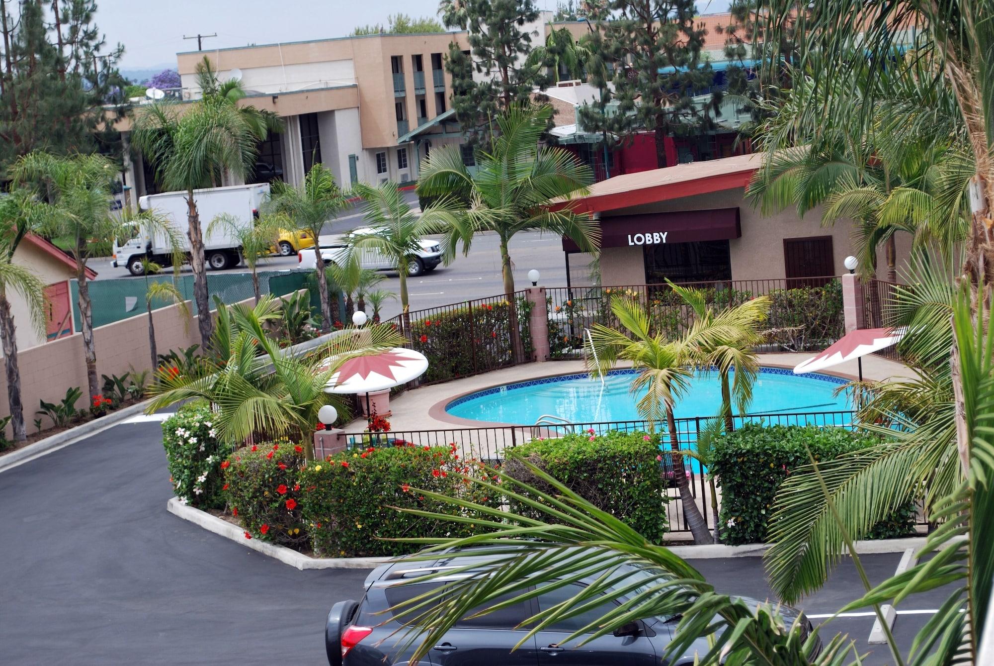 Vista Exterior Budget Inn Anaheim