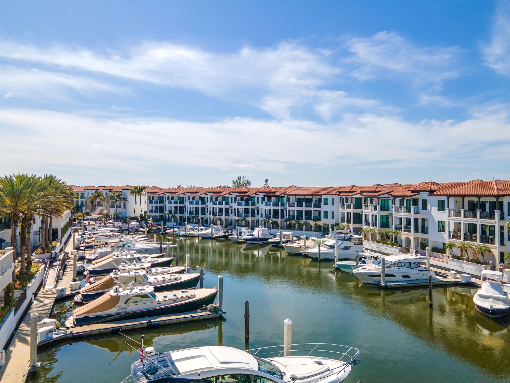 Vista Exterior Naples Bay Resort & Marina