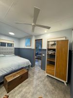 Alquiler Vacacional - Entire Coastal cabin in private setting minutes from town with ample parking