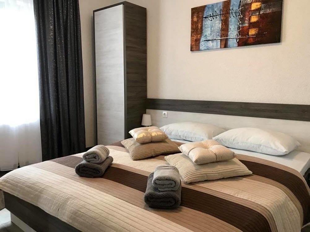 Varios Guest House Klanfar