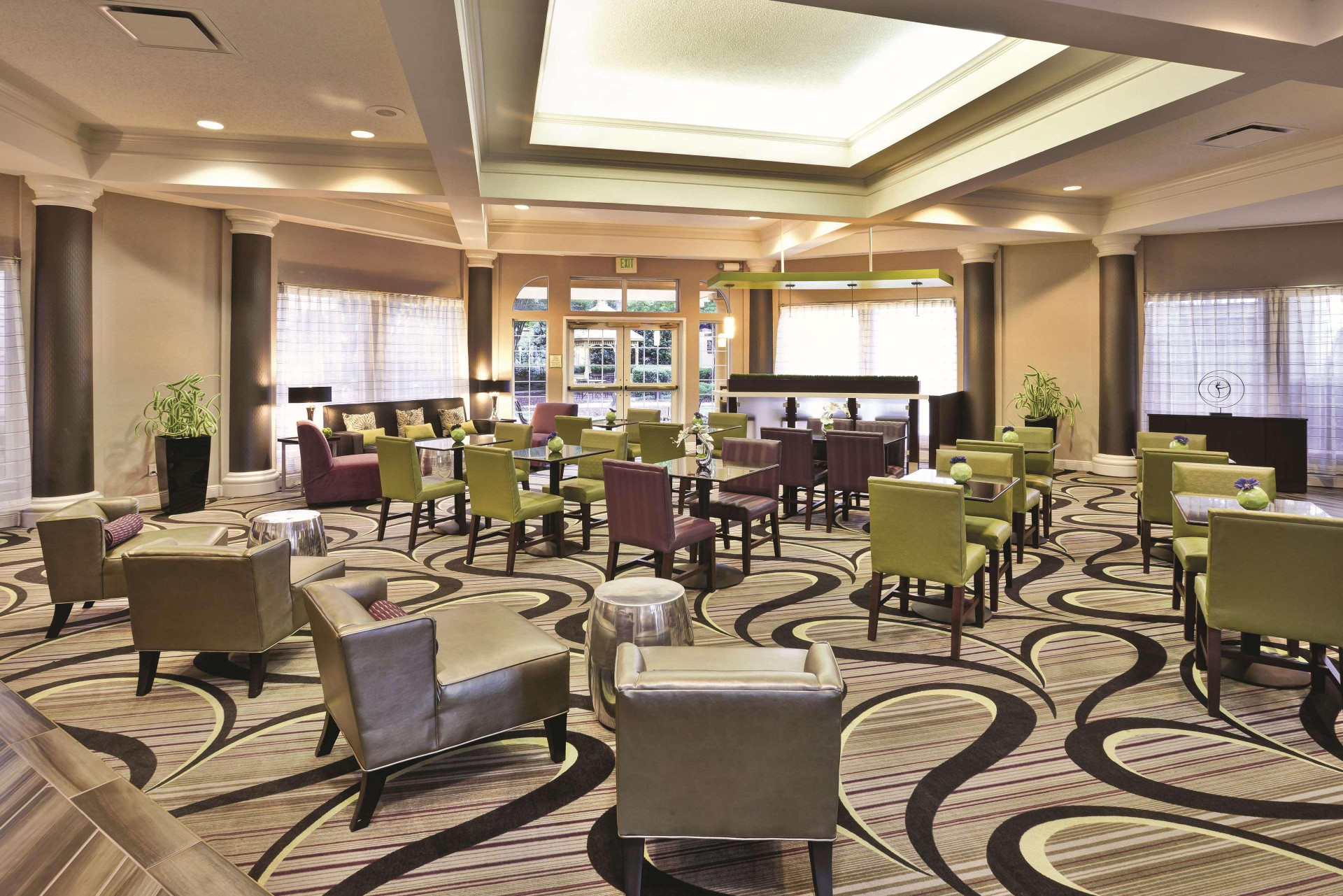 Vista Lobby La Quinta Inn & Suites by Wyndham Birmingham Homewood