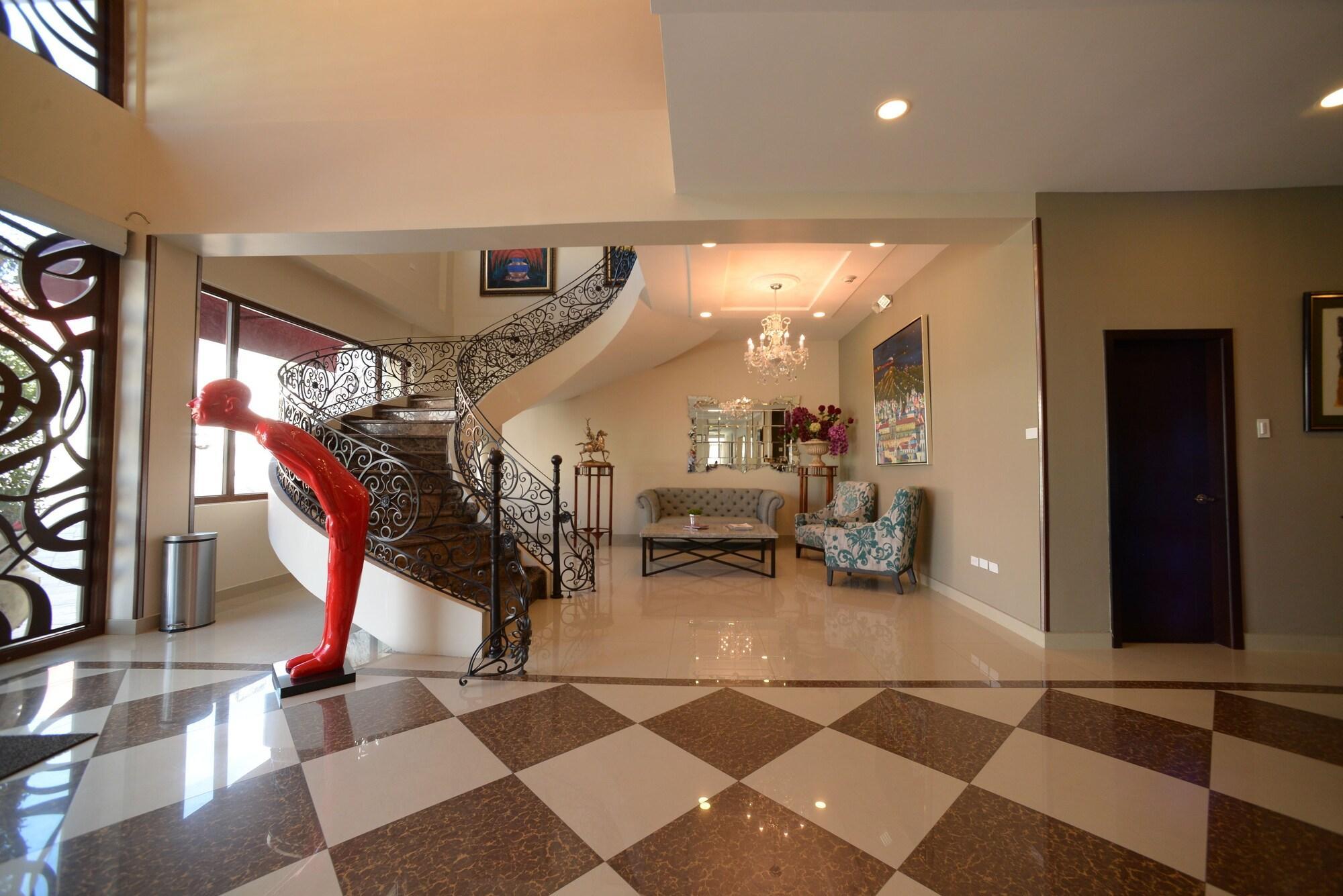 Vista Lobby Quindeloma Art Hotel And Gallery