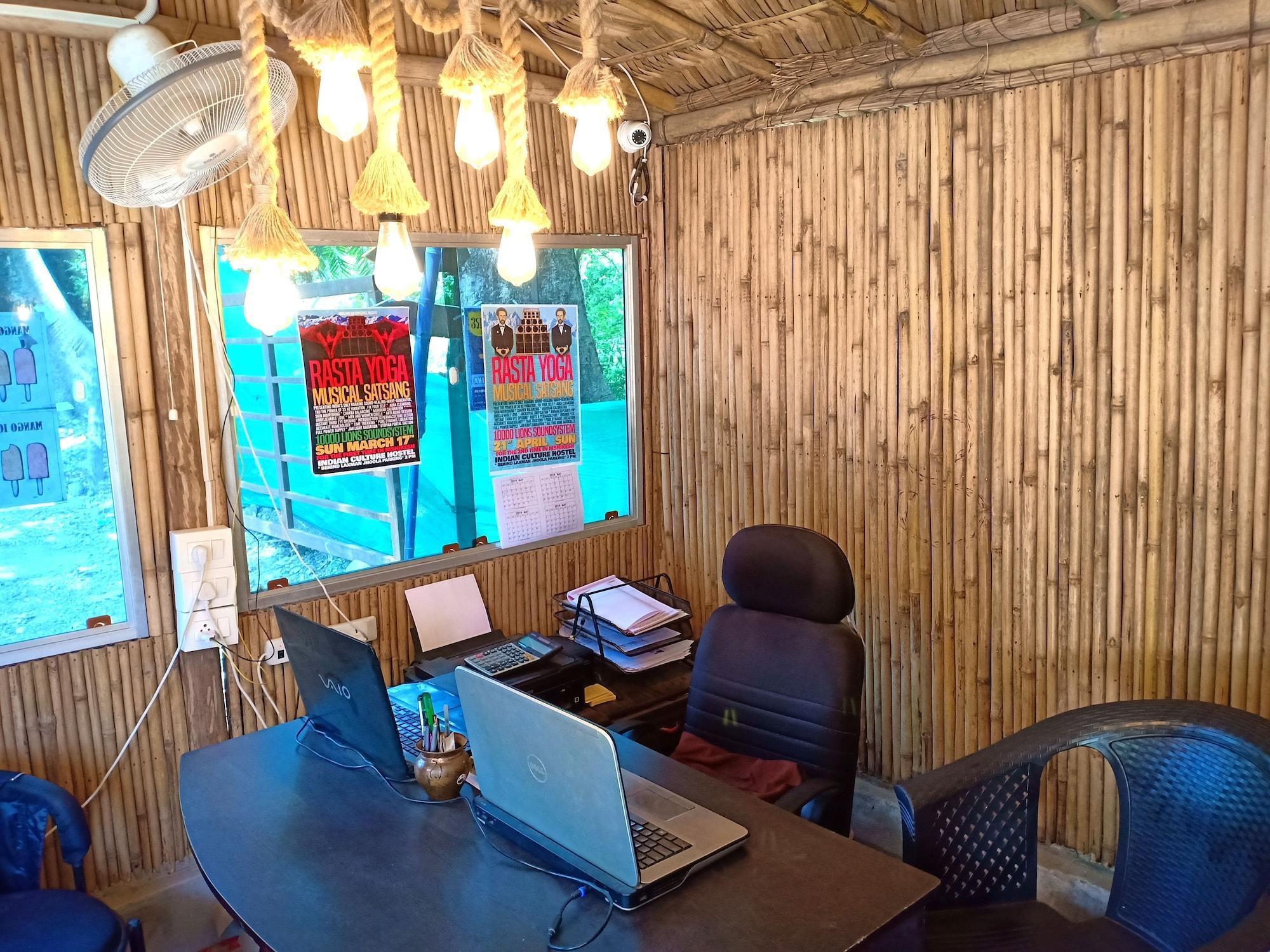 Vista Lobby Indian Culture Hostel