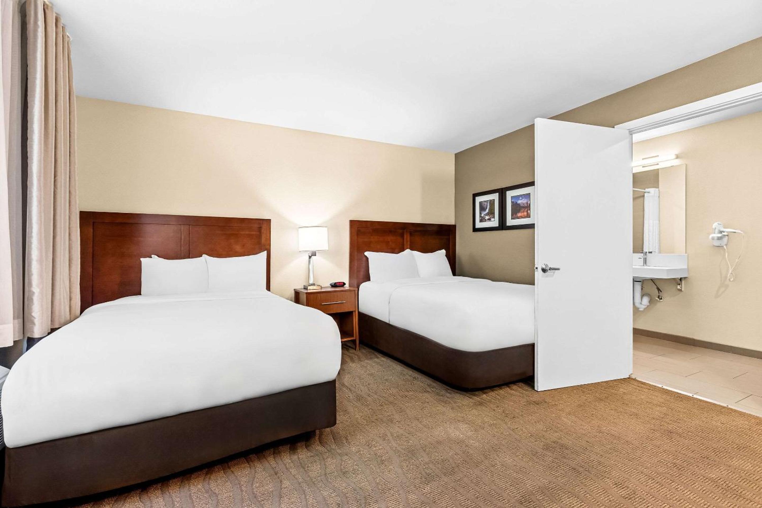 Vista Exterior Comfort Inn Modesto