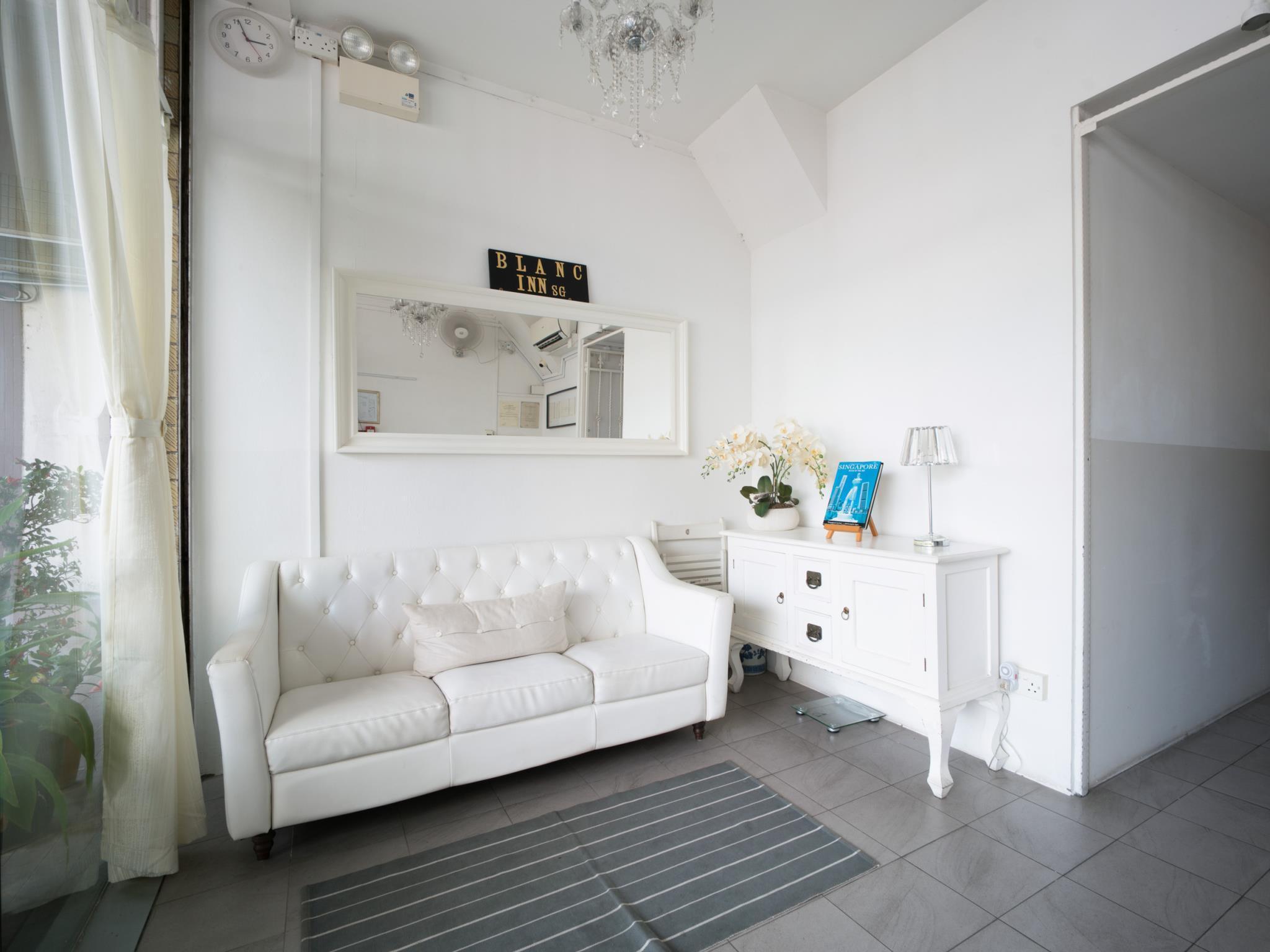 Vista Lobby Blanc Inn - Hostel