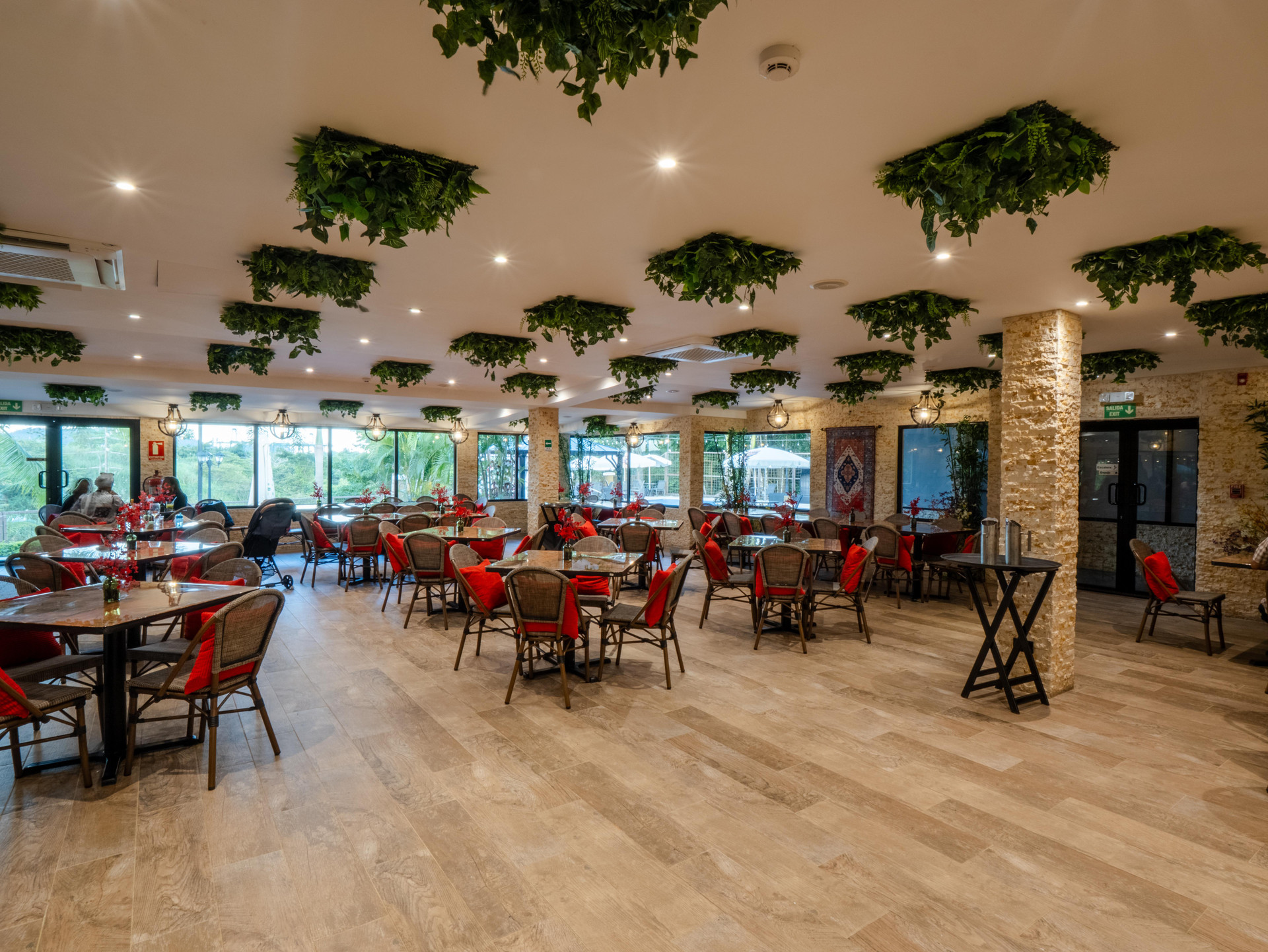 Restaurant Mahogany Suites