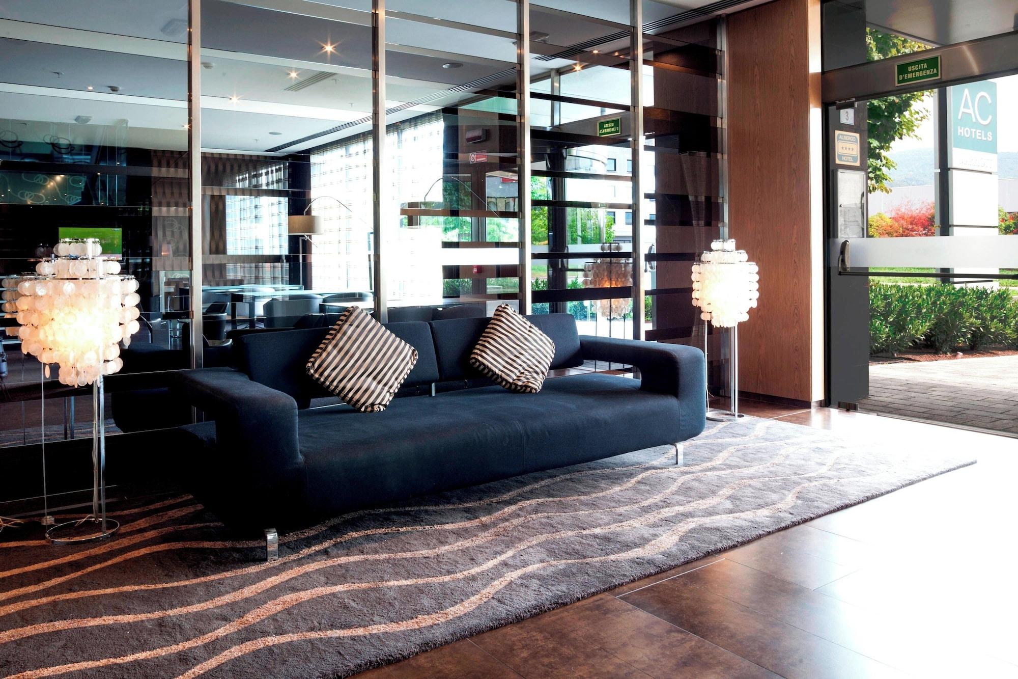 Vista Lobby AC Hotel Brescia by Marriott