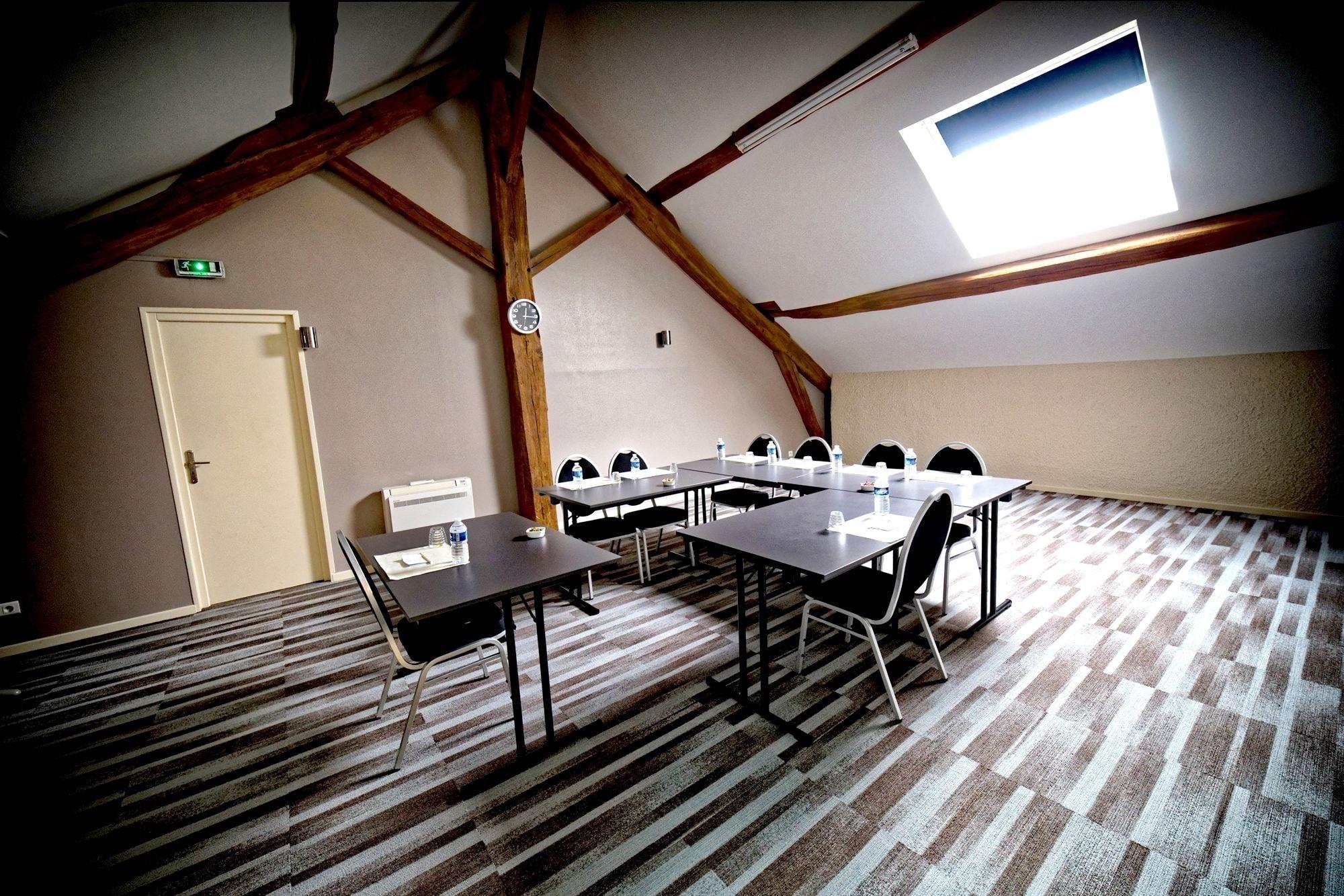Sala de Reuniones Auberge des Moissons