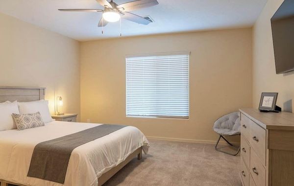 Clean Vegas area with HEATED salt pool & hot tub, PRIVATE Luxury 5 Star Reviews - Hoteles con parque acuático en Las Vegas, Nevada