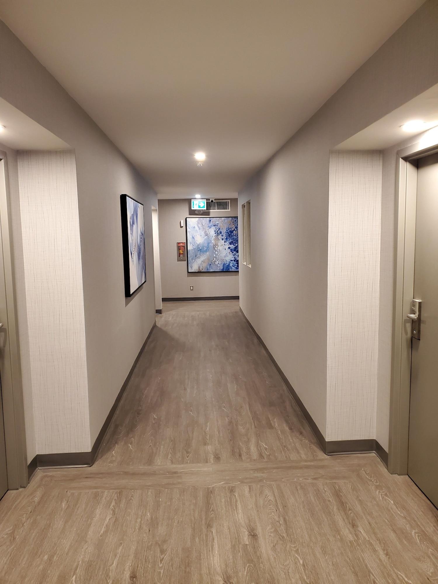 Varios White Knight Motel