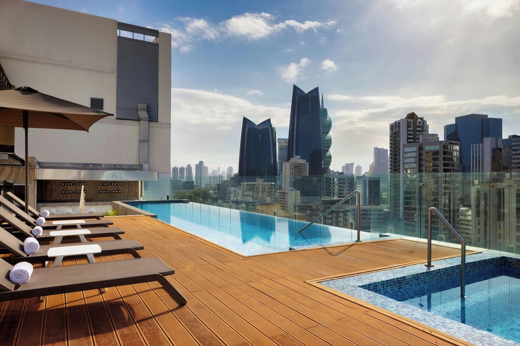 Vista Piscina AC Hotel by Marriott Panama City