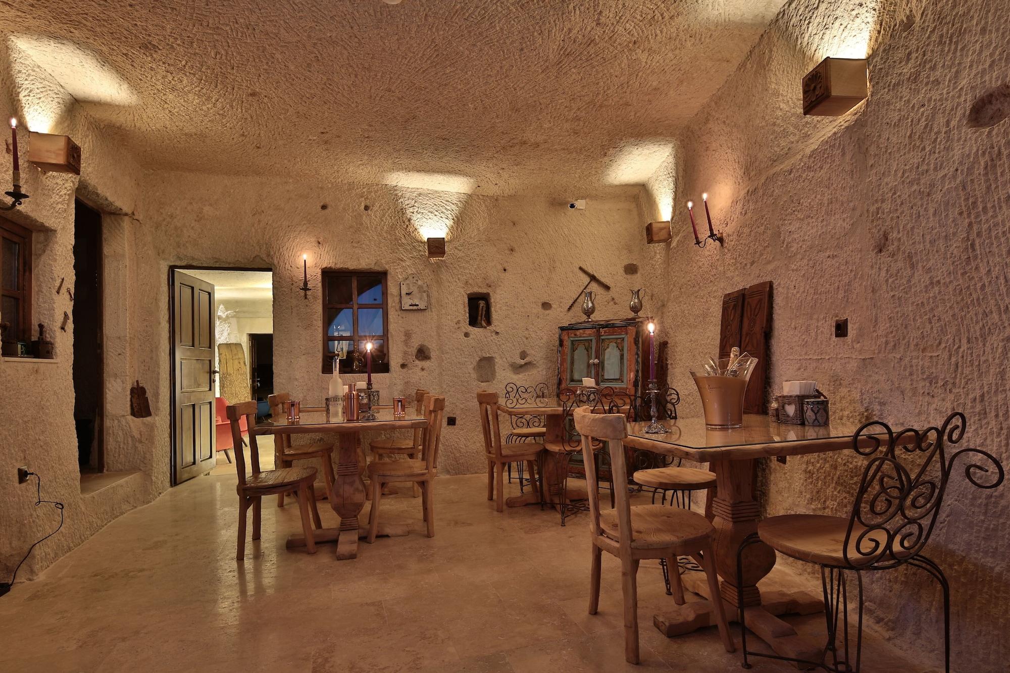 Restaurant The Owl Cave Hotel