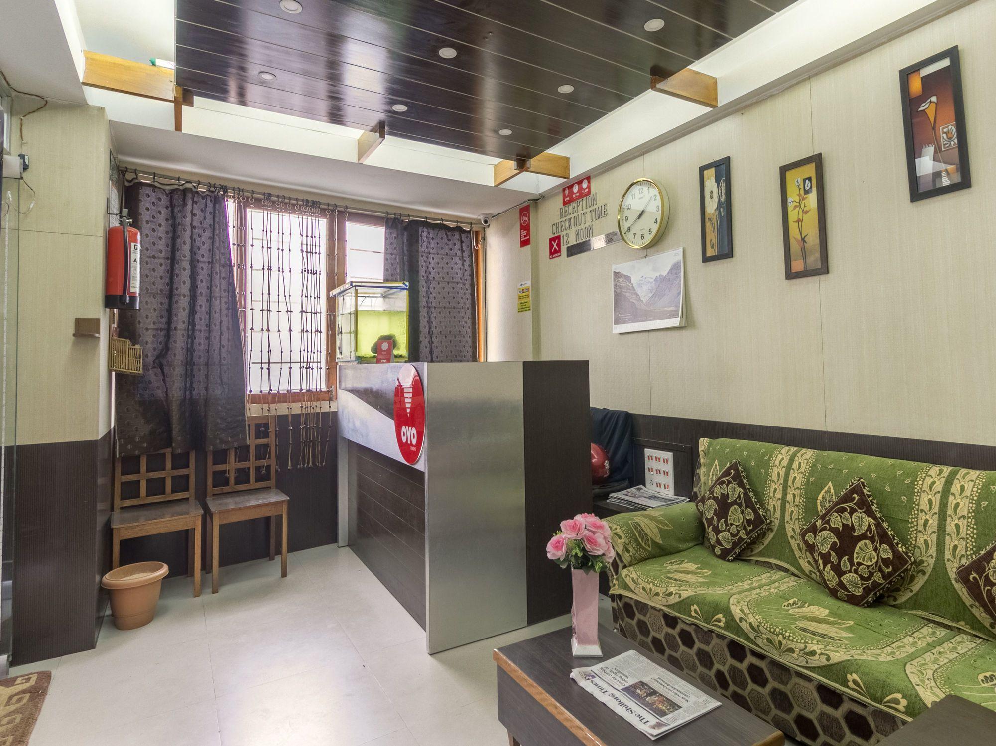 Vista Lobby OYO 3624 Eden Residency