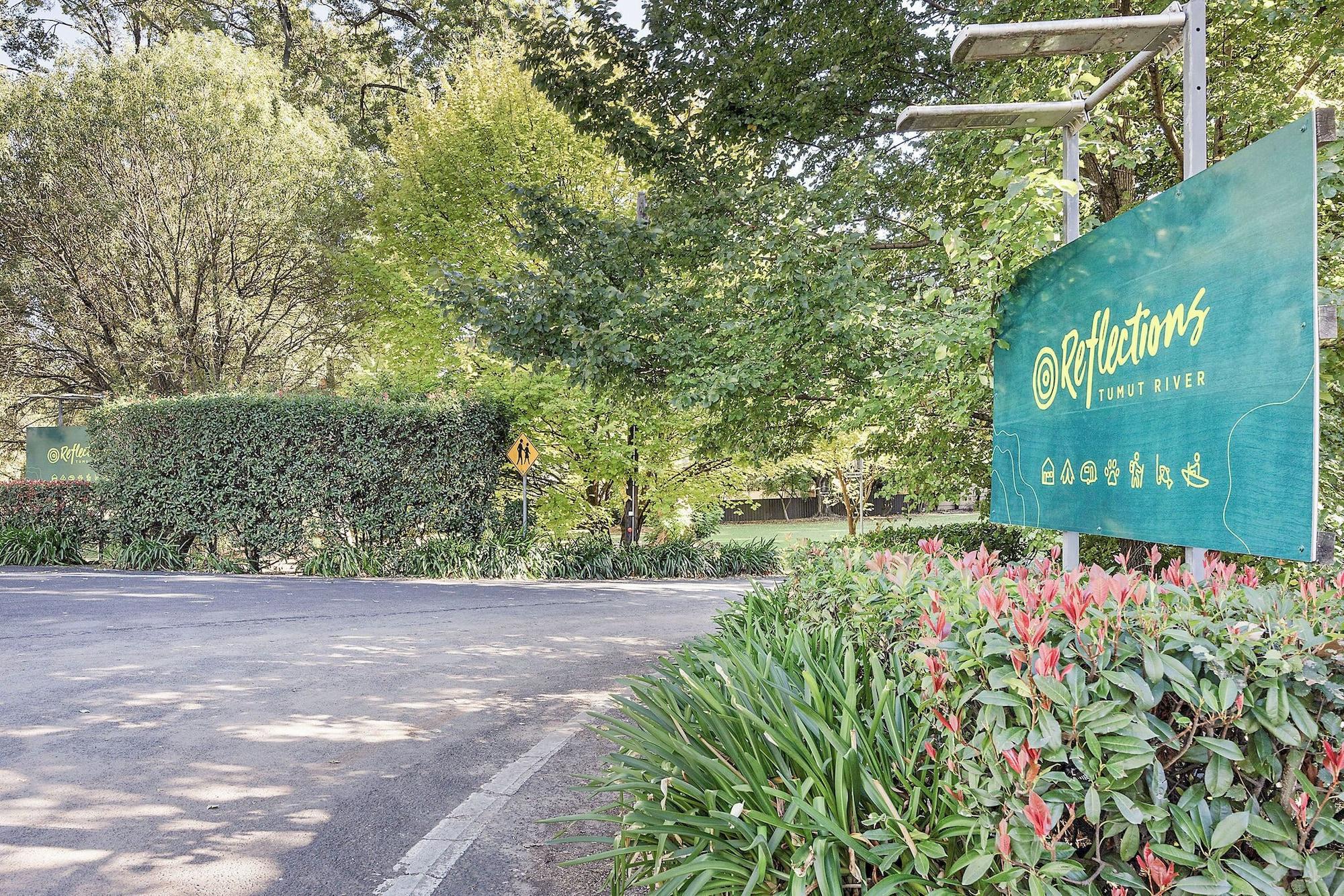 Vista Exterior Reflections Tumut River