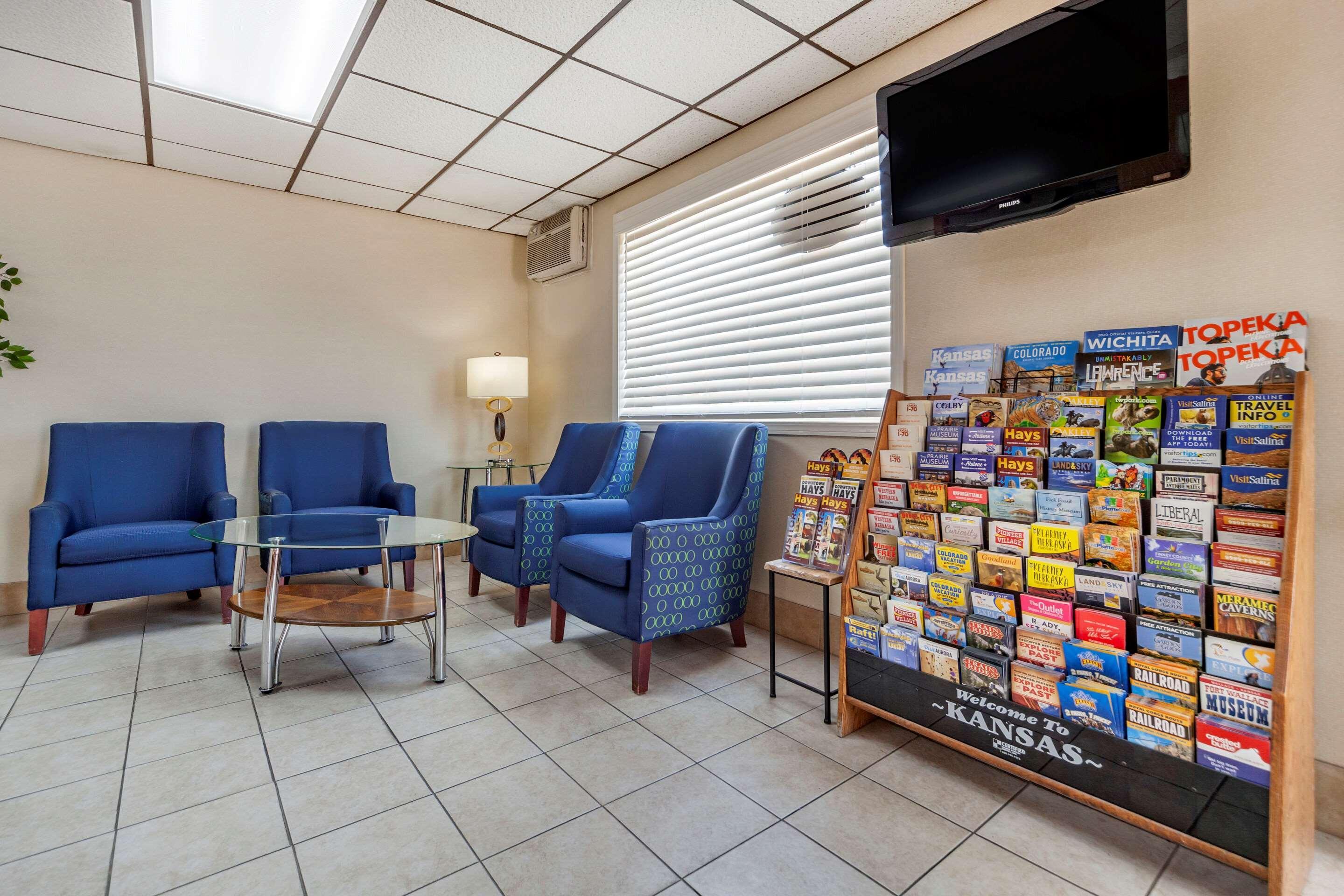 Vista Lobby Econo Lodge Hays I-70