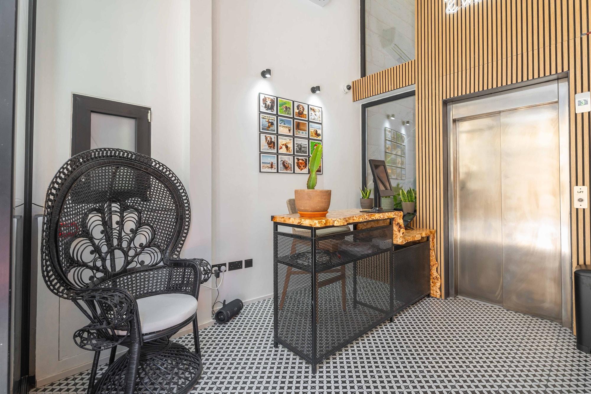 Vista Lobby The Bear and Ween