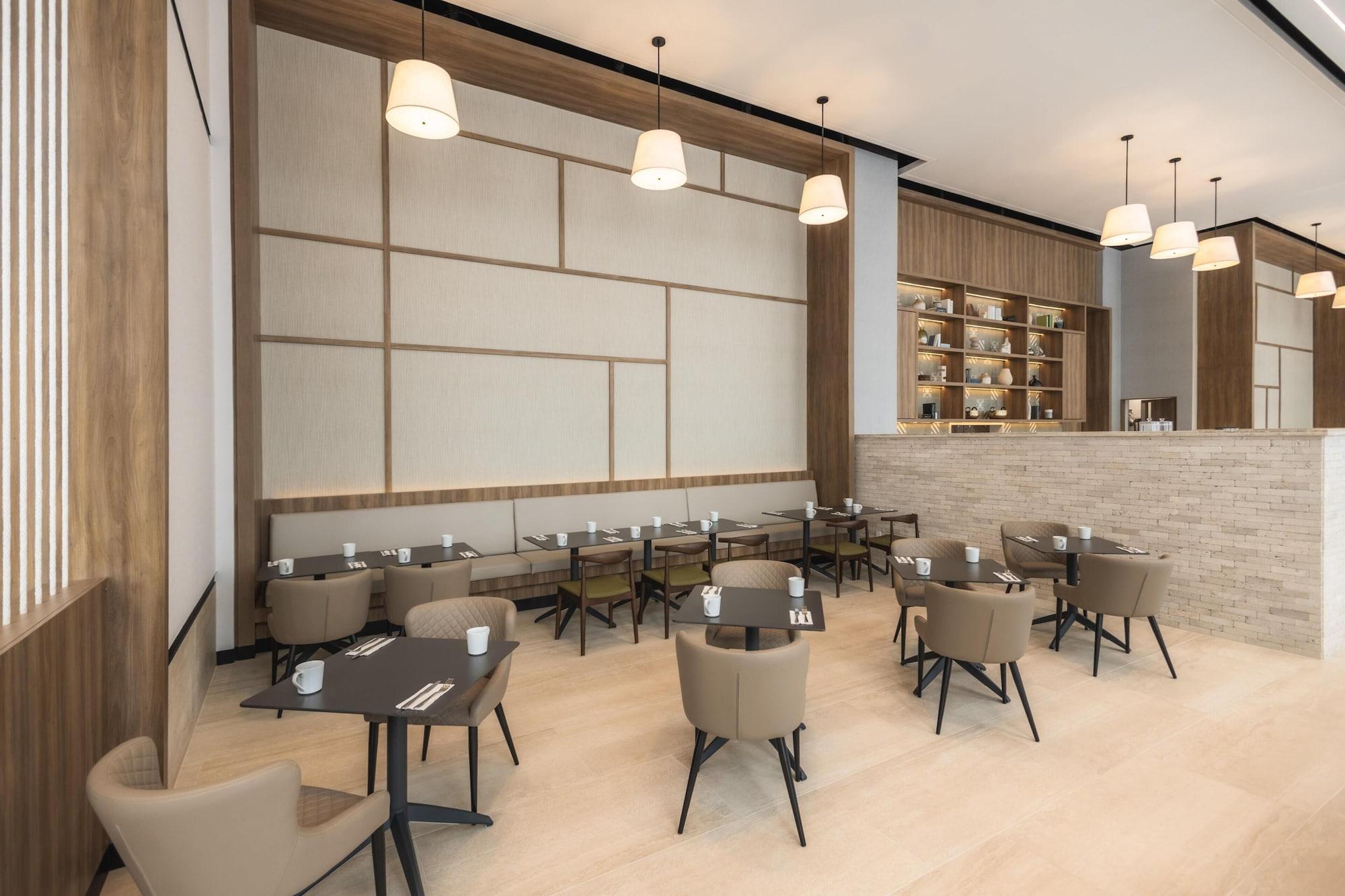 Restaurant Hyatt Place Cancun Airport