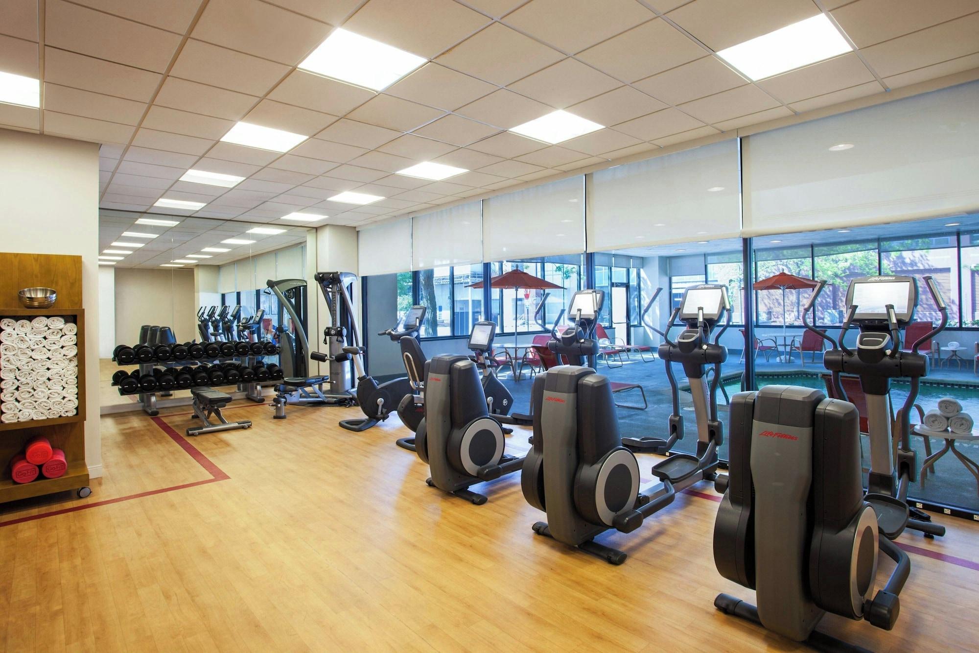 Gimnasio Sheraton Lincoln Harbor Hotel