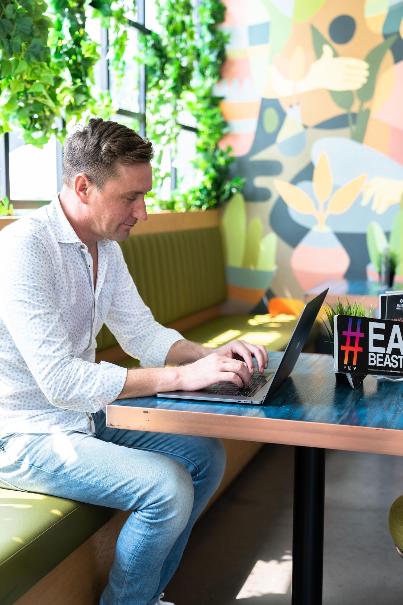 Restaurant First Central Hotel Suites