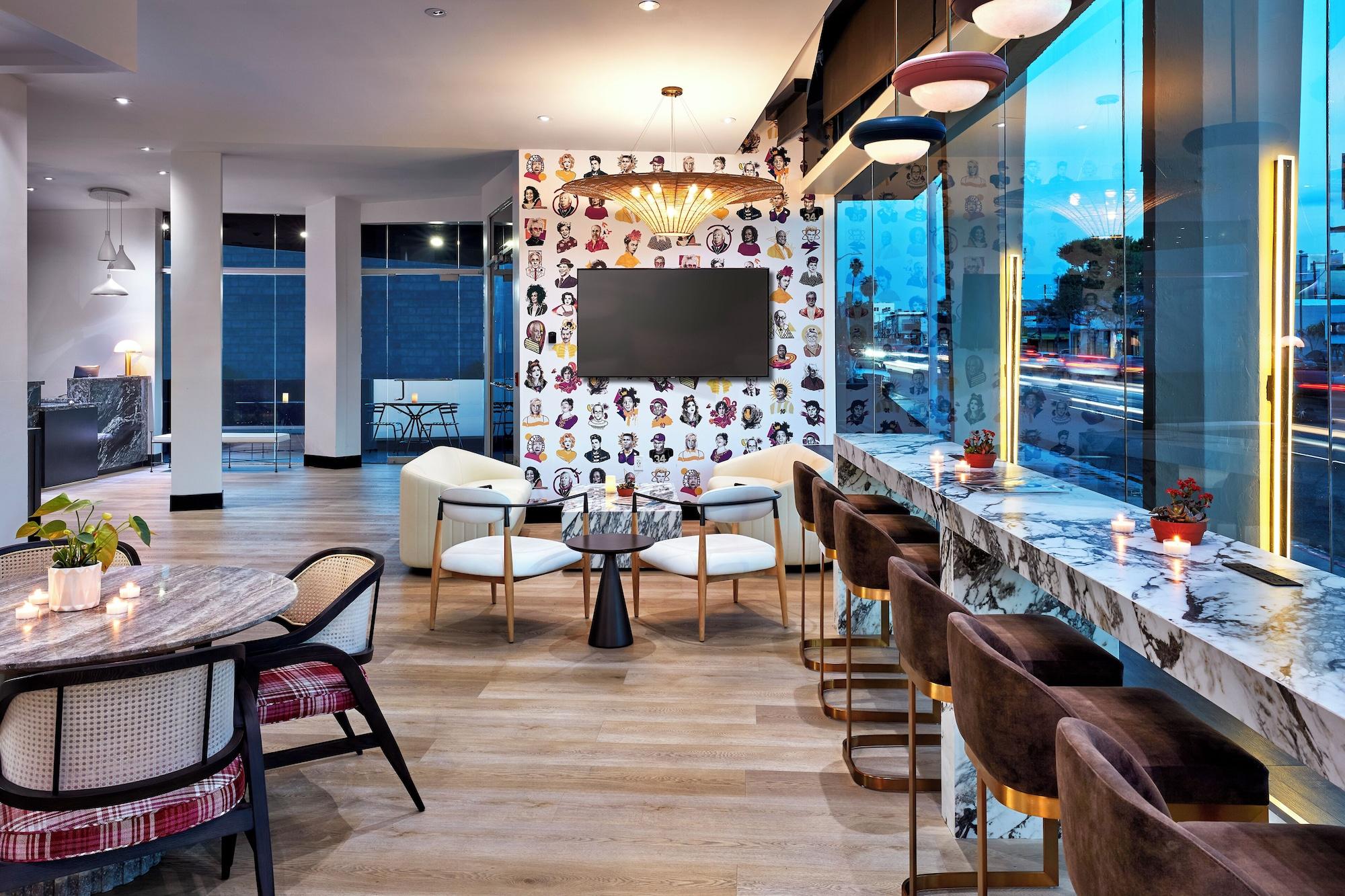 Vista Lobby Elan Hotel