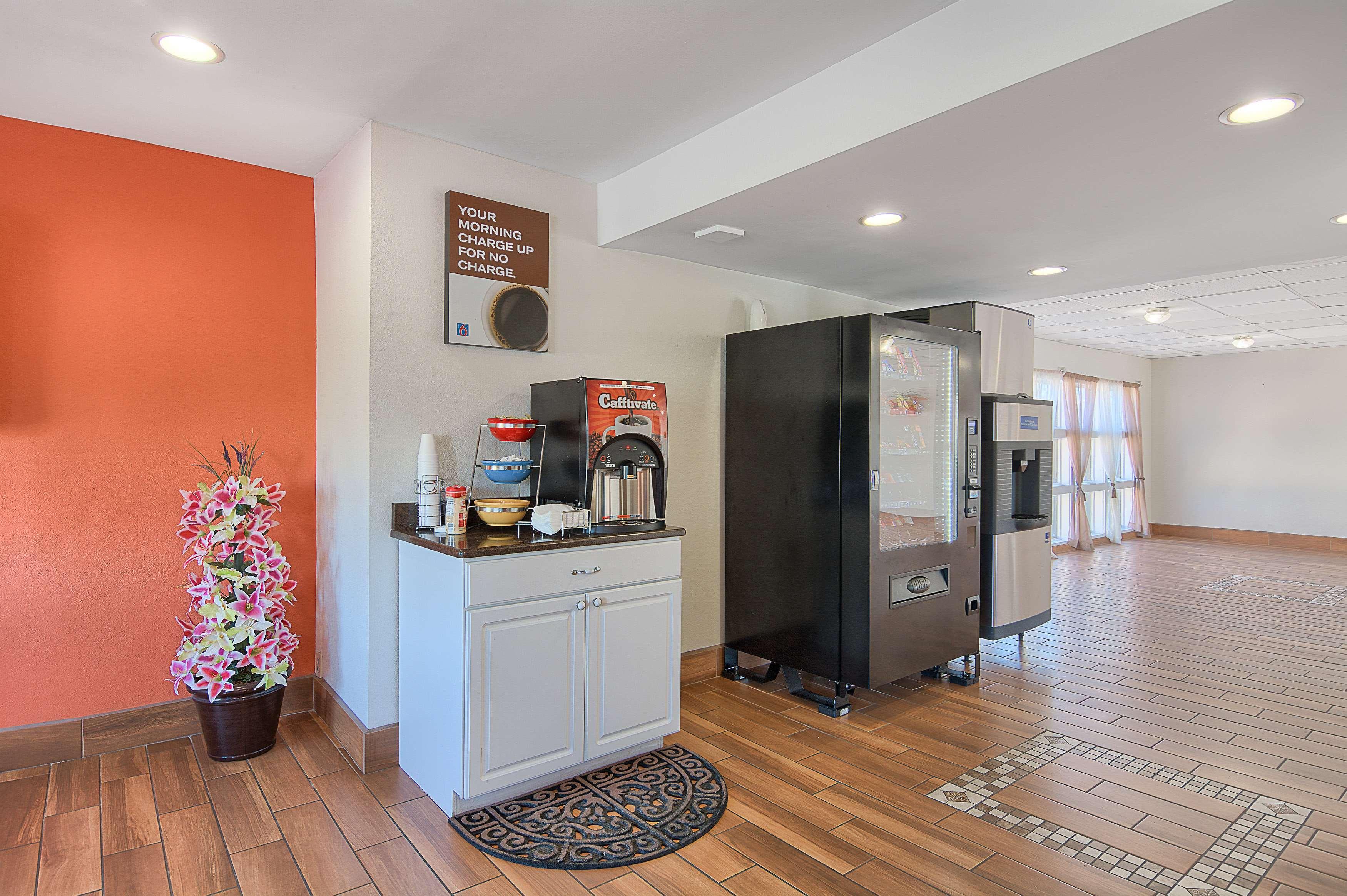 Bar/Salón Motel 6 Harrisonburg, VA - South