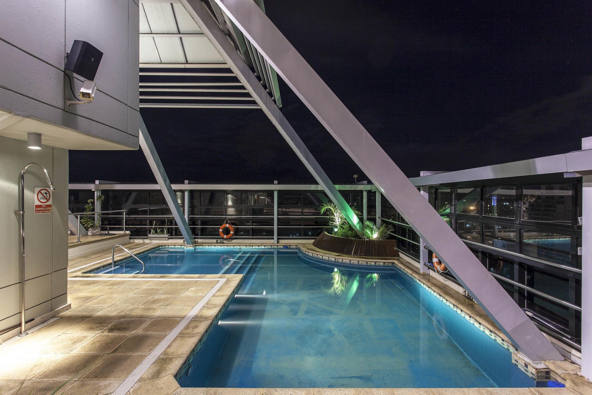 Vista Piscina Ros Tower Hotel