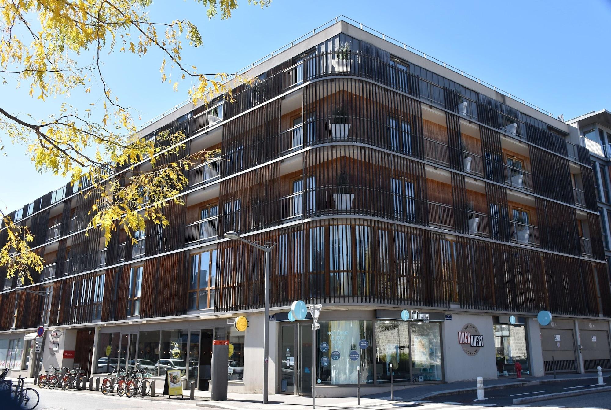 Vista Exterior Adonis Lyon Dock Ouest