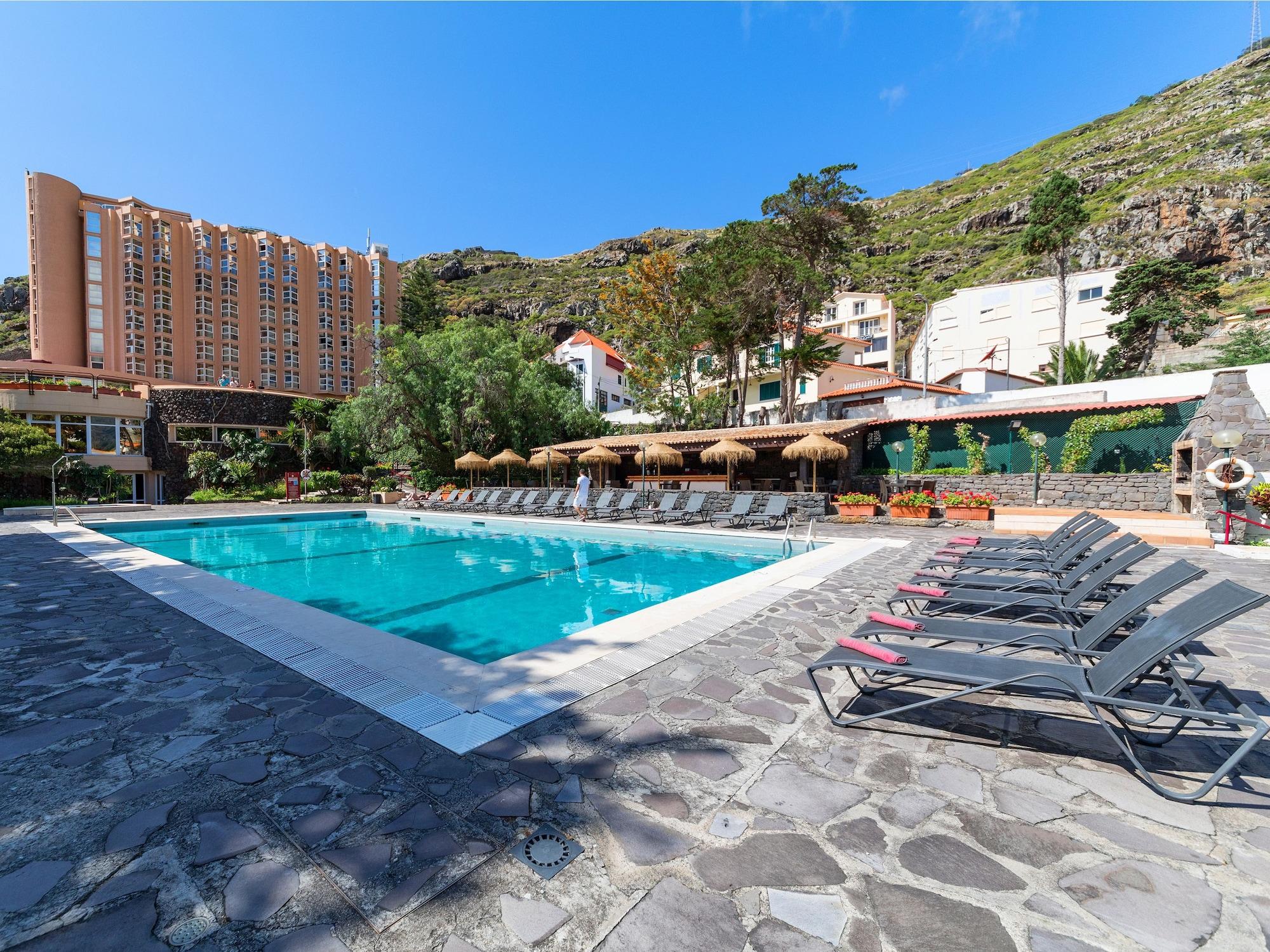 Vista Piscina Dom Pedro Madeira