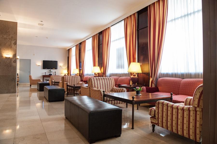Vista Lobby Unzaga Plaza Hotel
