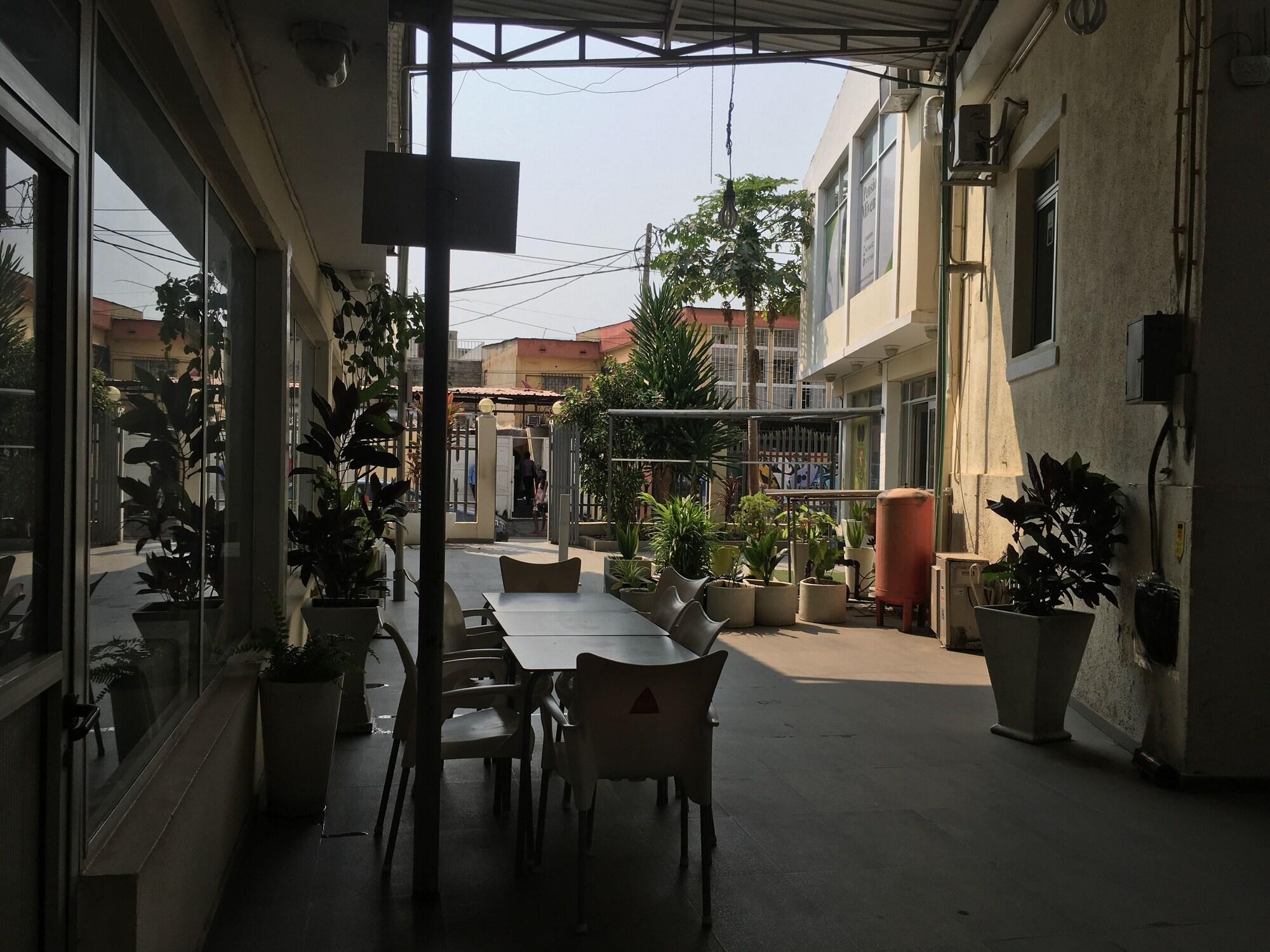 Varios MIVENA - on airport street