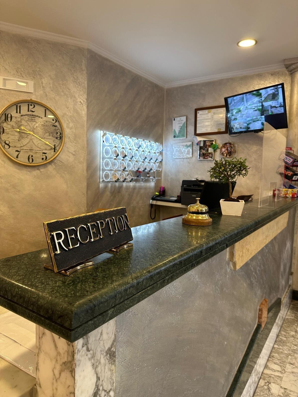 Varios Hotel Clinton