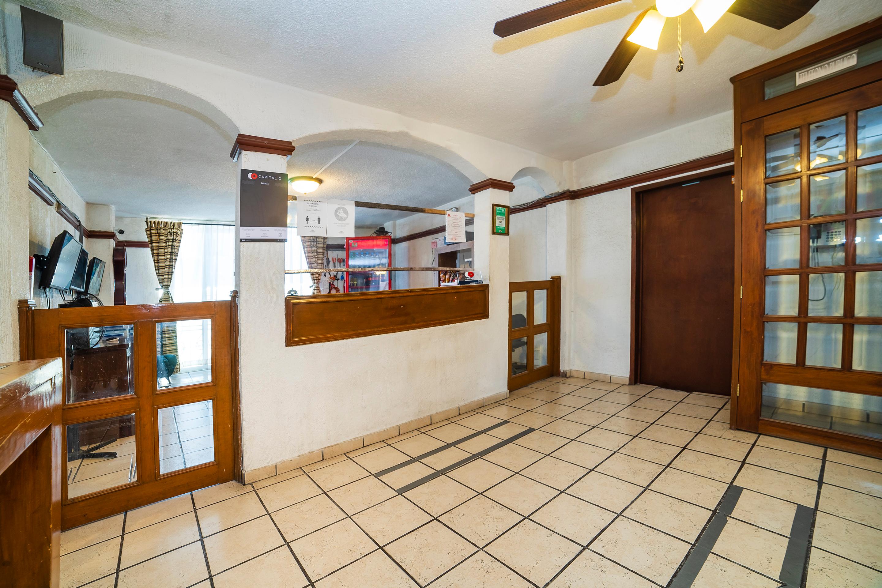 Vista Interior Capital O Hotel Casa Blanca