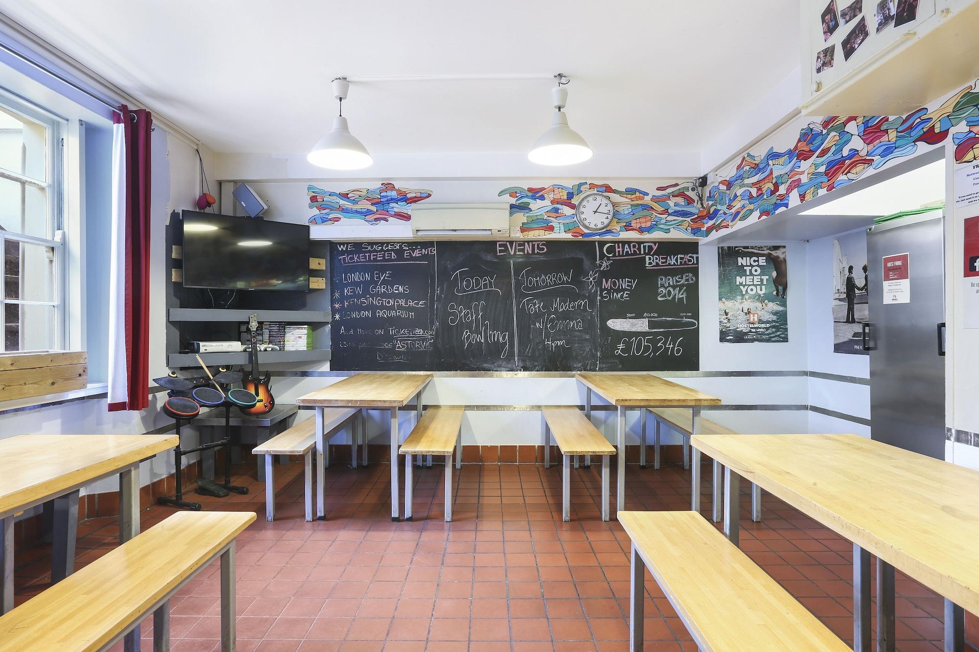 Restaurant Astor Victoria Hostel - Adults Only