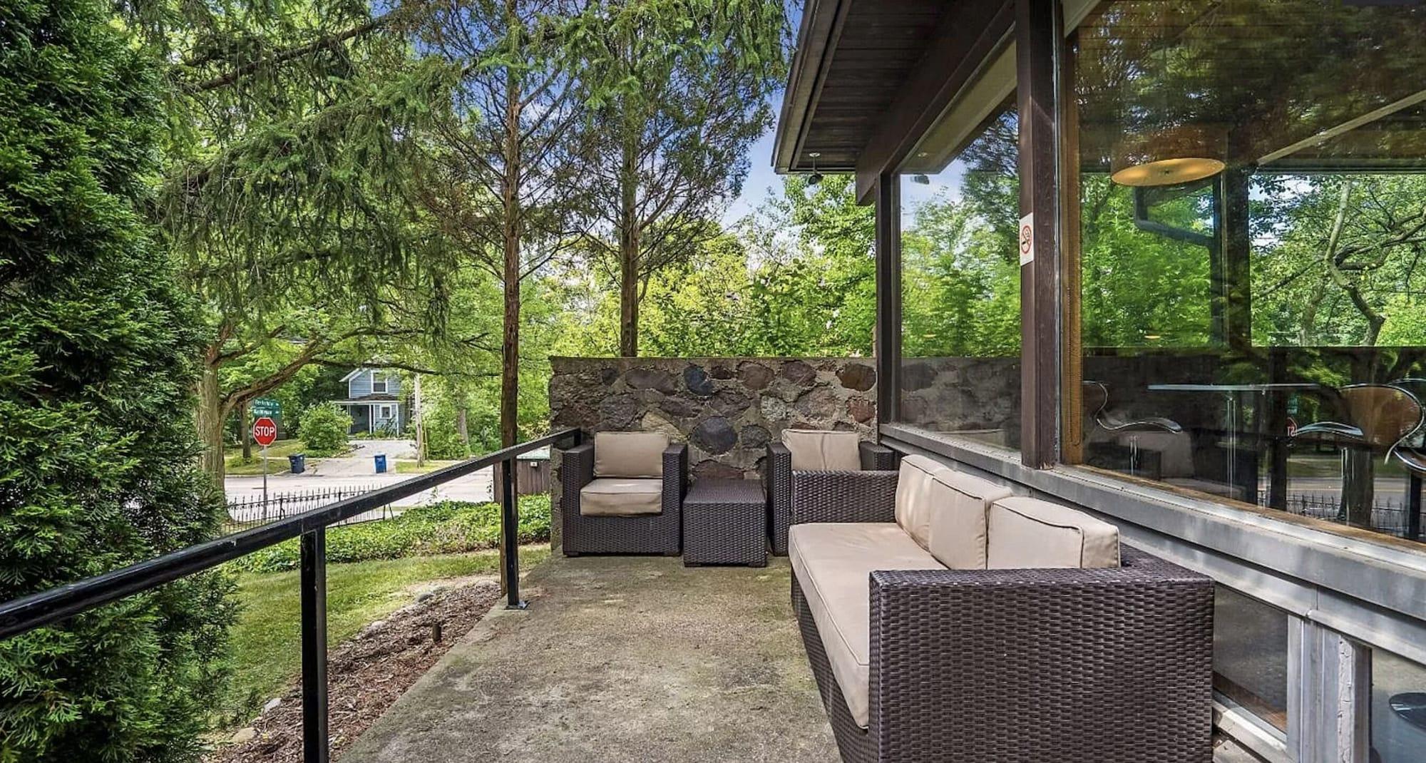 Vista Exterior Stone Chalet B&B Inn and Event Center