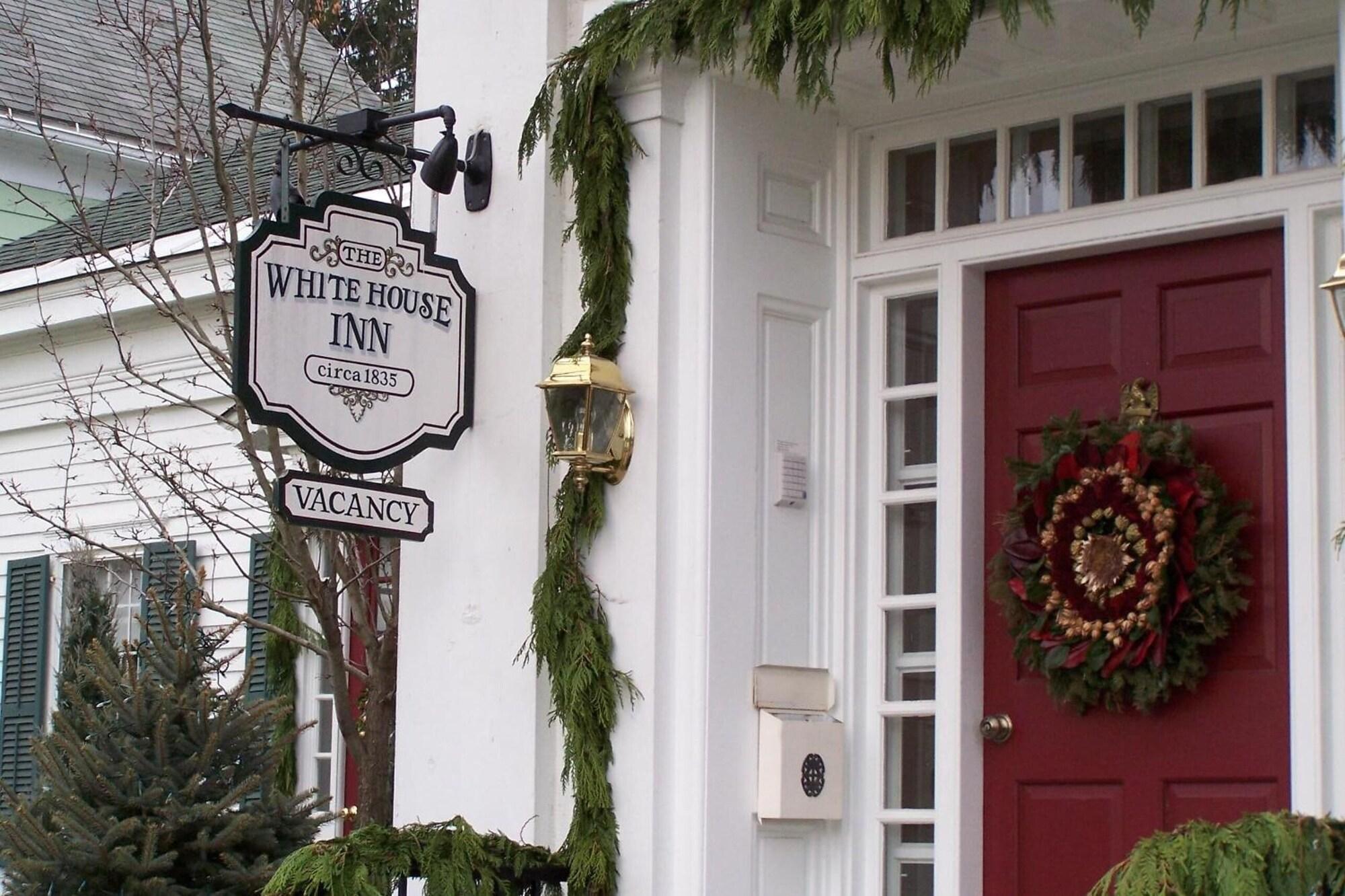 Vista Exterior The White House Inn