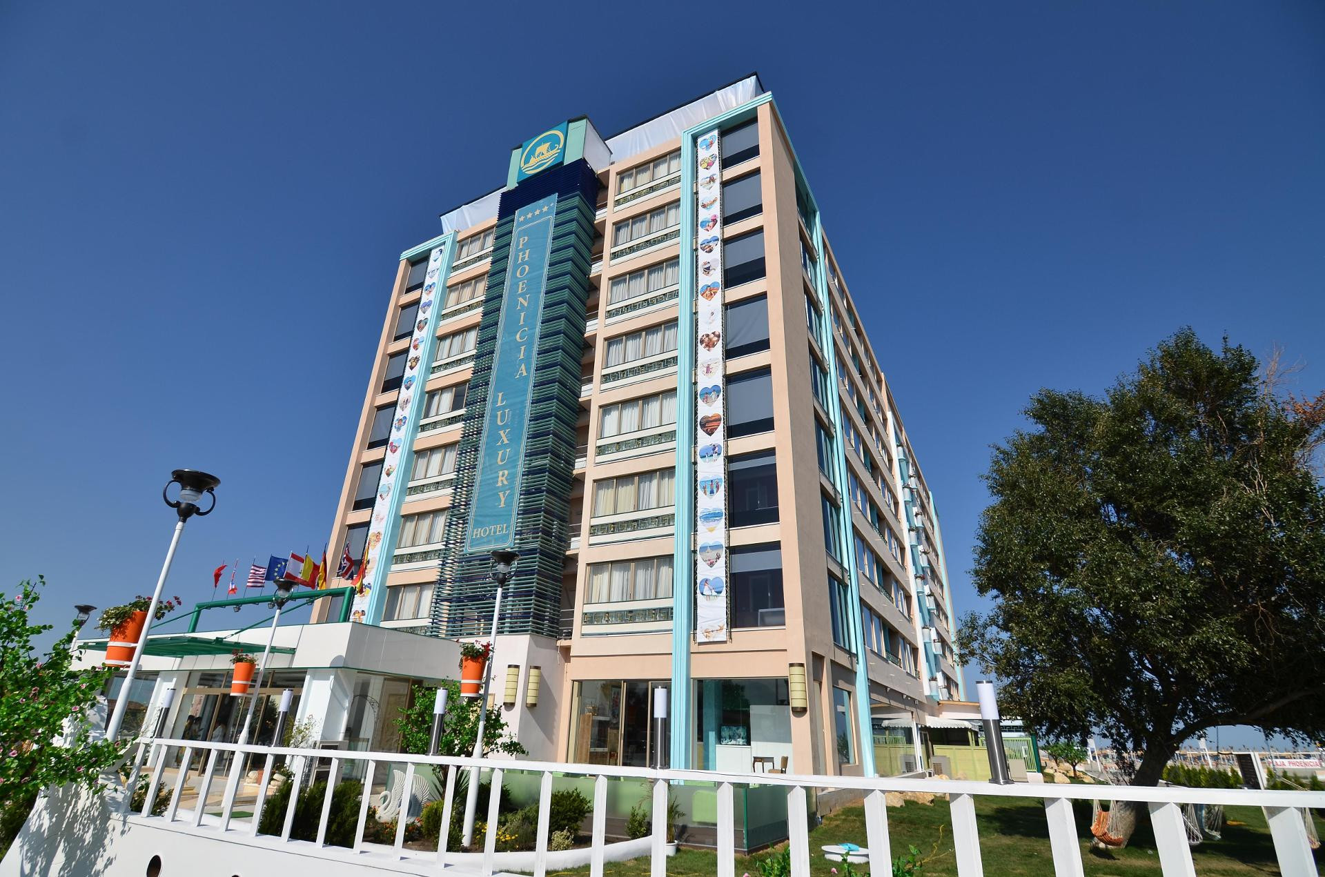 Vista Exterior Phoenicia Luxury