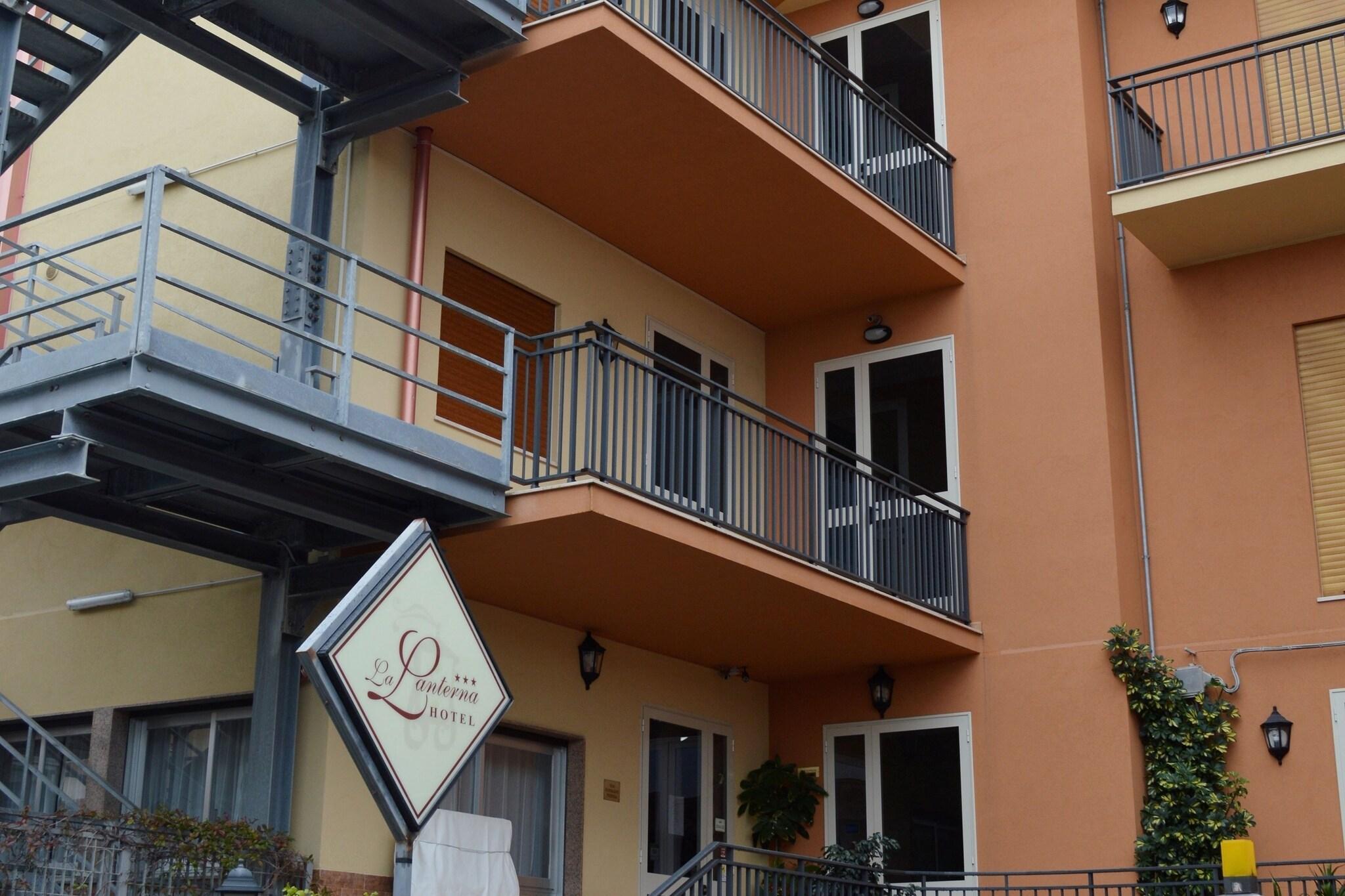 Vista Exterior La Lanterna Hotel