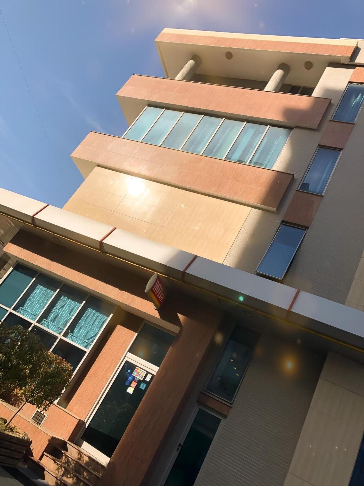 Vista Exterior Hotel Kompleksi Arifi