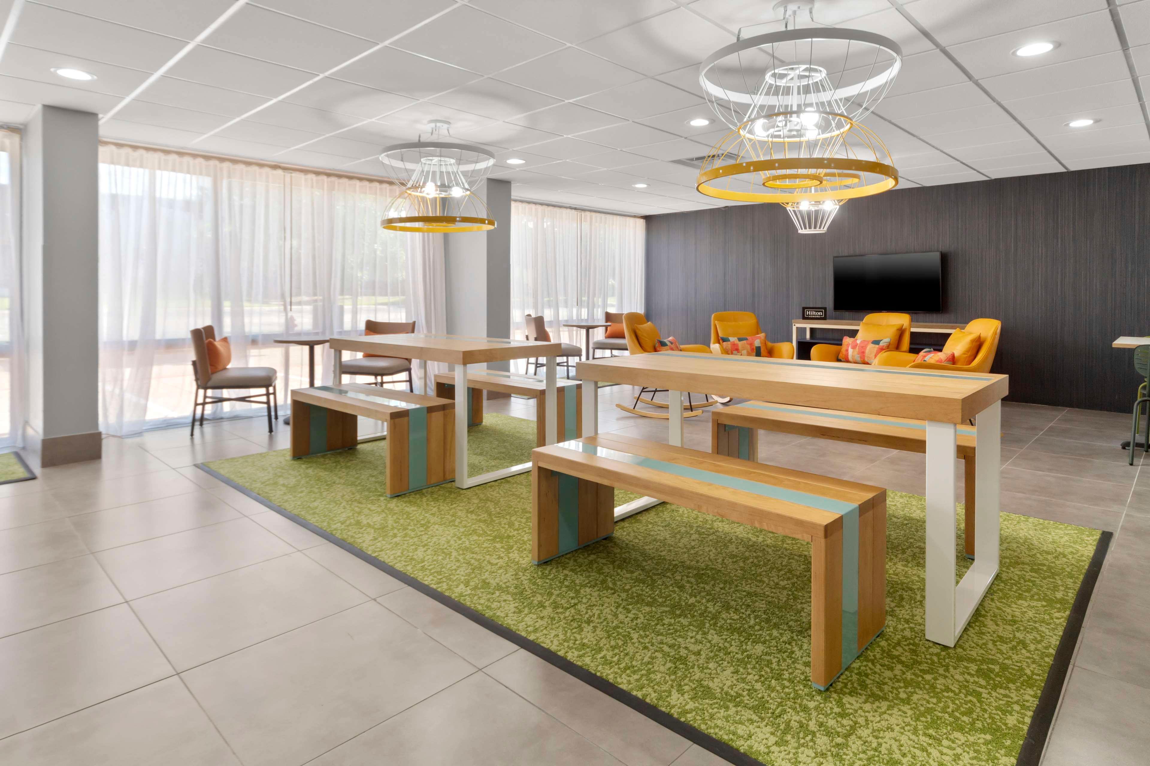 Vista Exterior Spark By Hilton Grand Prairie