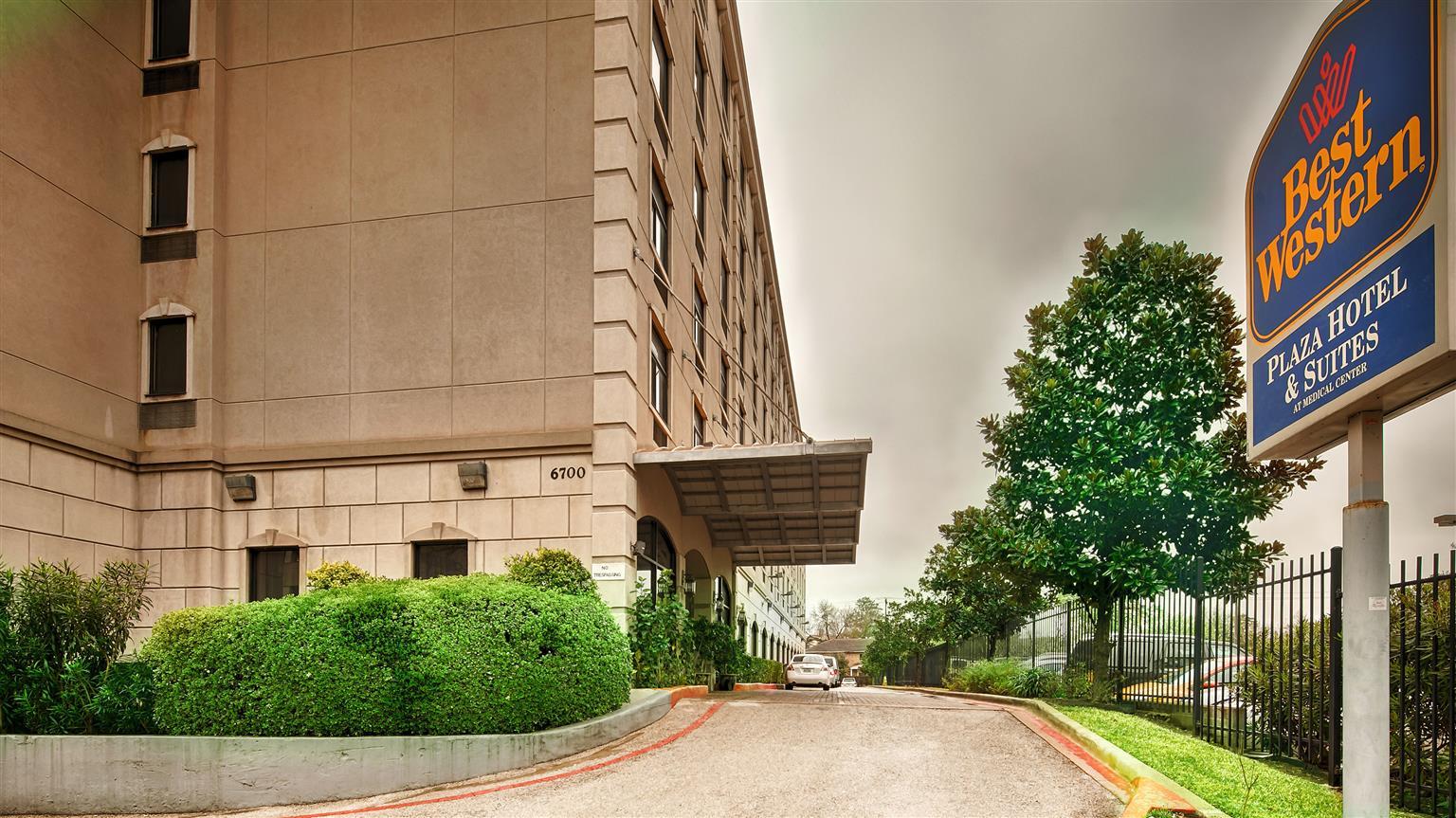 Vista da fachada Best Western Plaza Hotel & Suites At Medical Center